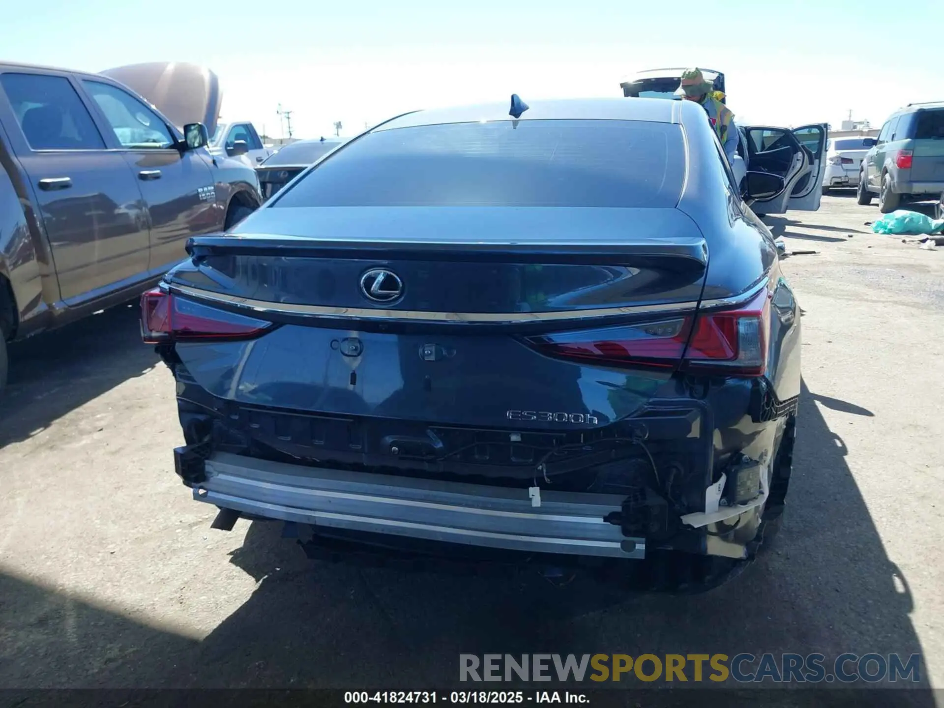16 fotografías del automóvil dañado 58ADA1C17RU044211 LEXUS ES 300H 2024