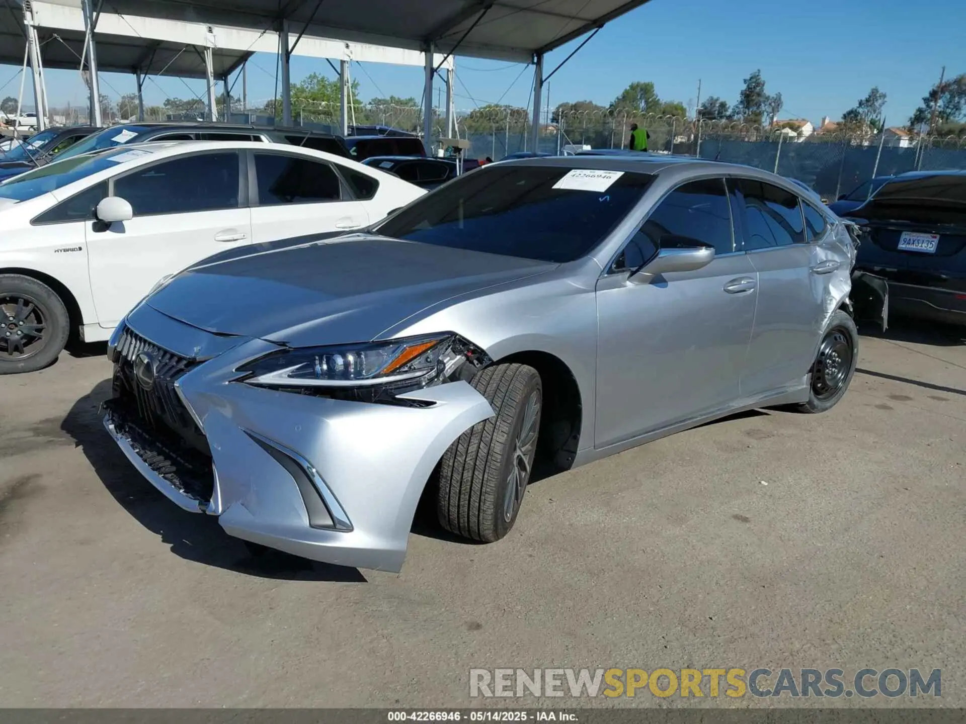 2 fotografías del automóvil dañado 58ADA1C17RU053992 LEXUS ES 300H 2024