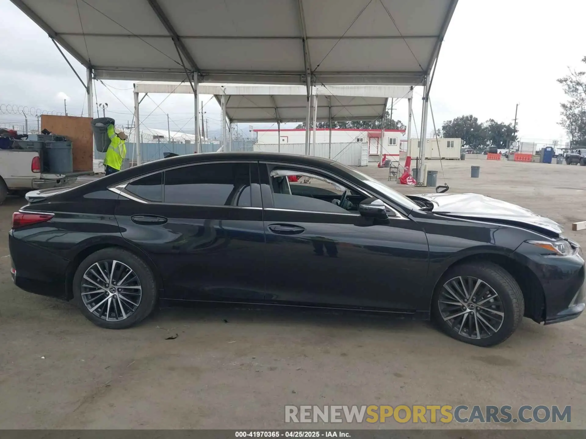 13 fotografías del automóvil dañado 58ADA1C18RU047988 LEXUS ES 300H 2024