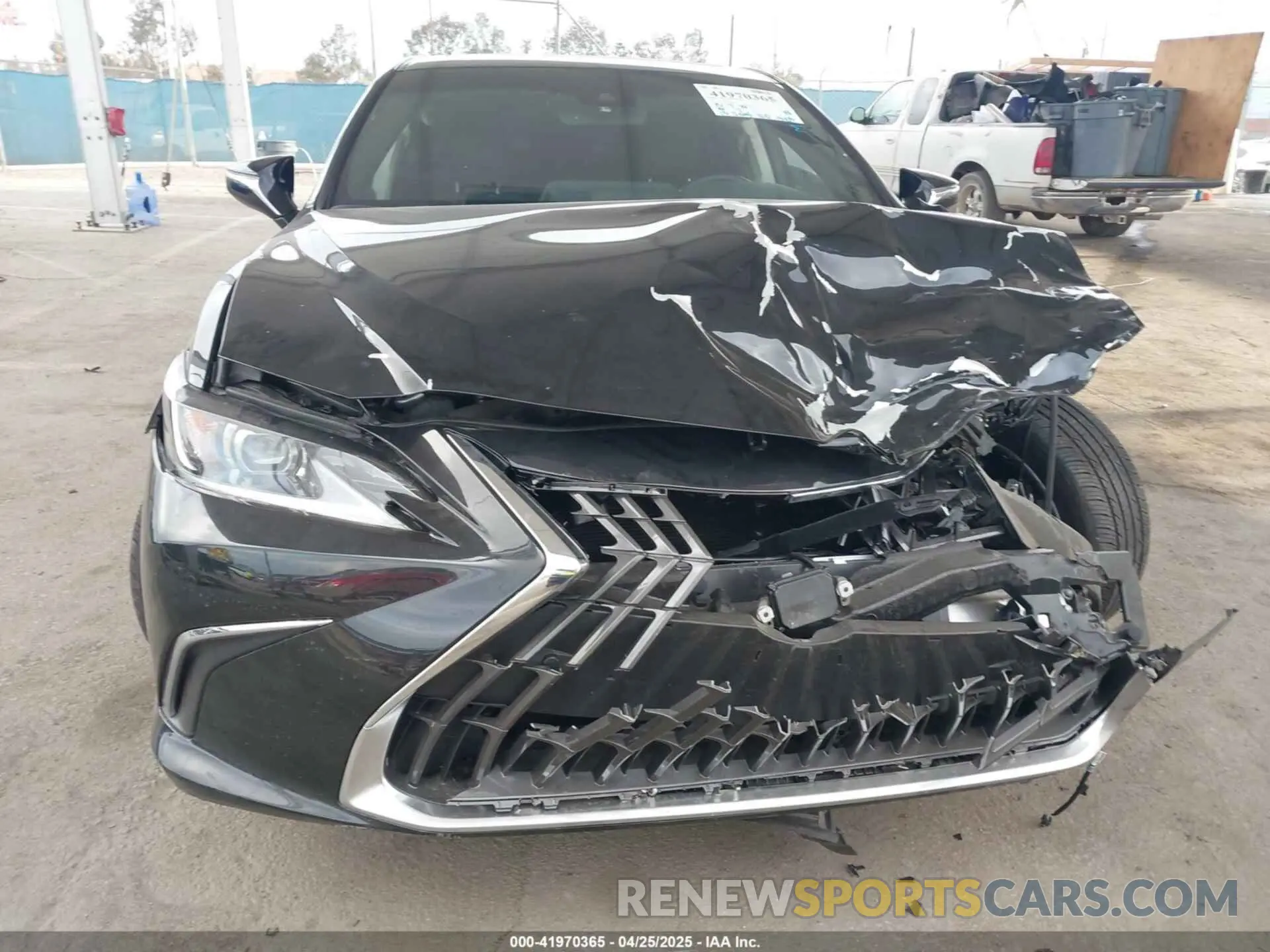 17 fotografías del automóvil dañado 58ADA1C18RU047988 LEXUS ES 300H 2024
