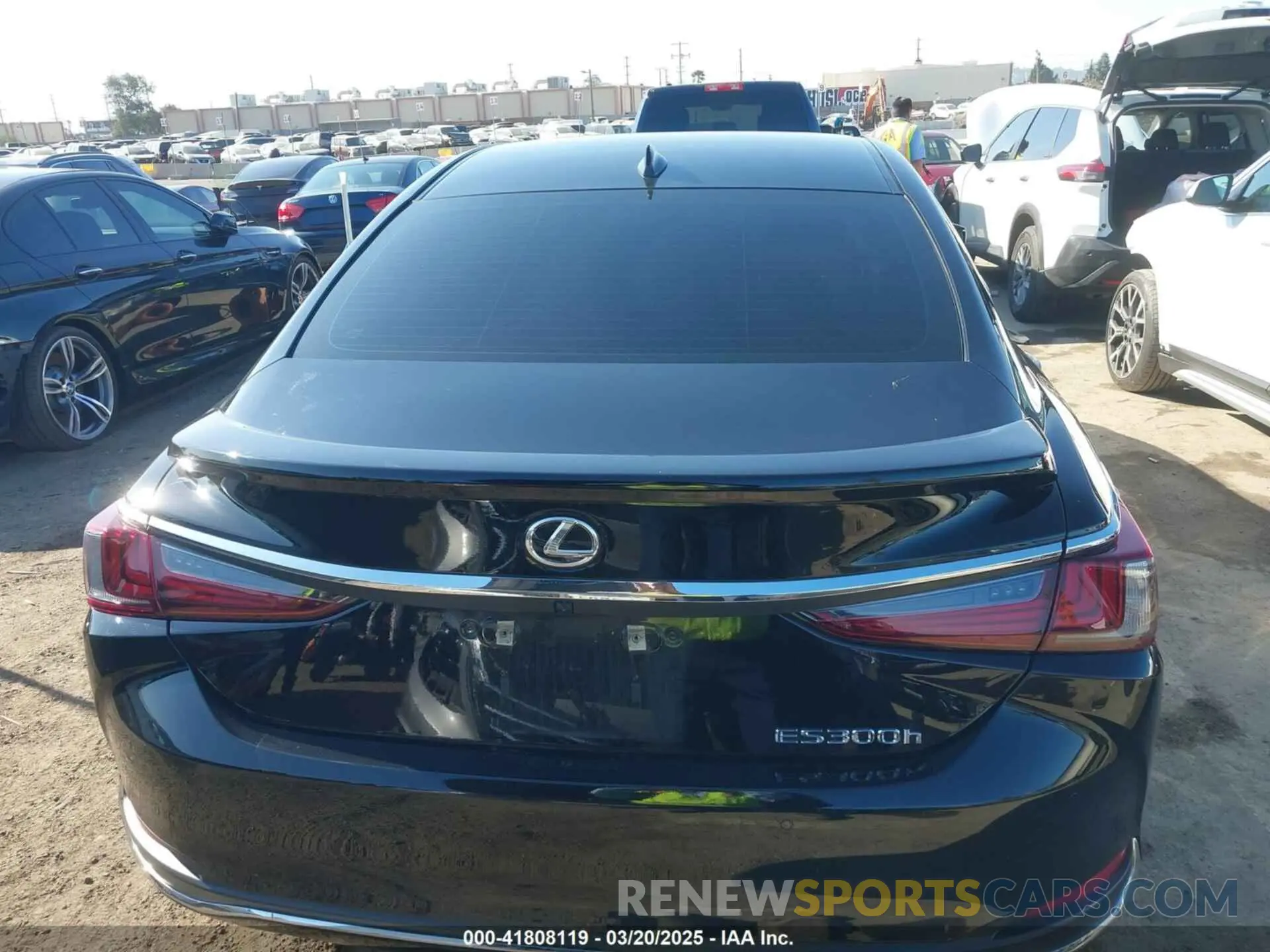 16 fotografías del automóvil dañado 58ADA1C1XRU041495 LEXUS ES 300H 2024