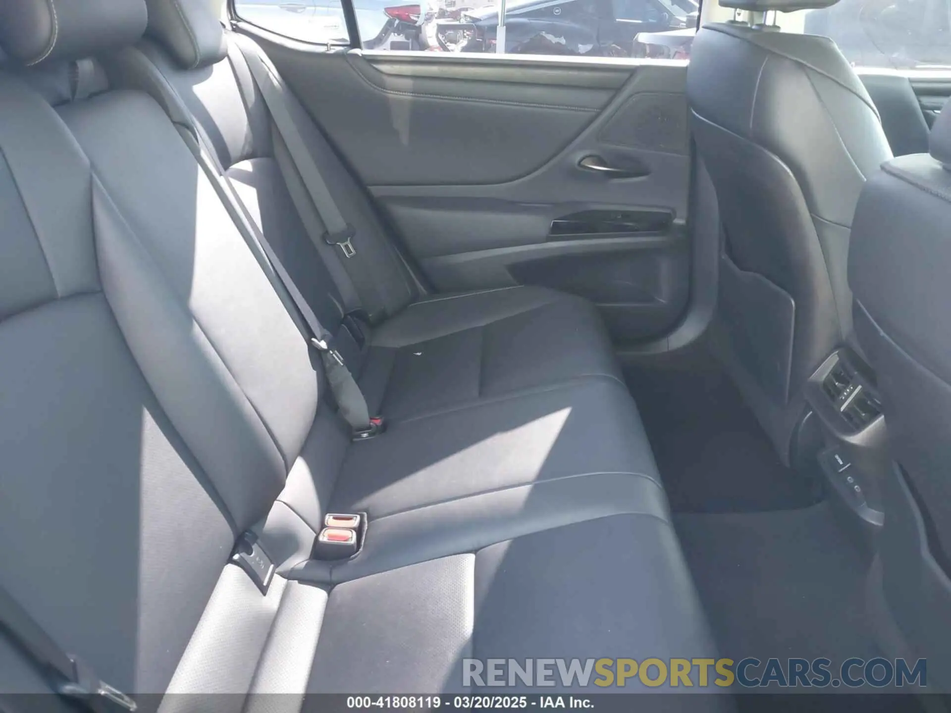 8 fotografías del automóvil dañado 58ADA1C1XRU041495 LEXUS ES 300H 2024