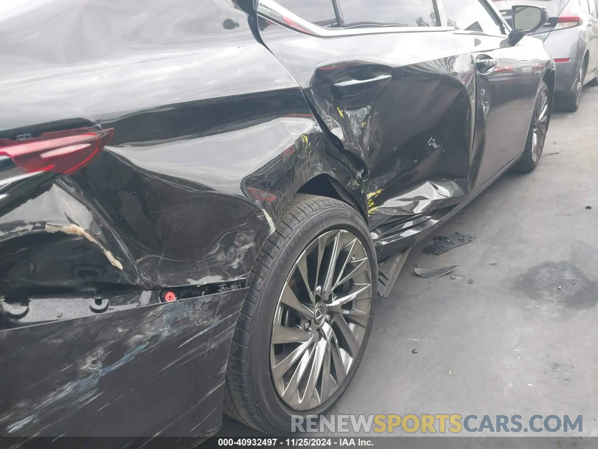 18 fotografías del automóvil dañado 58AEA1C16RU047251 LEXUS ES 300H 2024