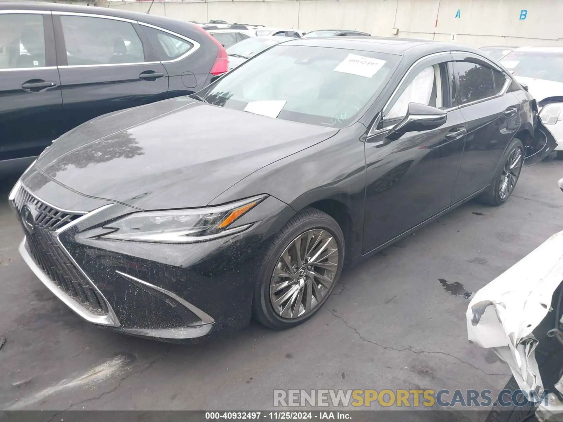 2 fotografías del automóvil dañado 58AEA1C16RU047251 LEXUS ES 300H 2024
