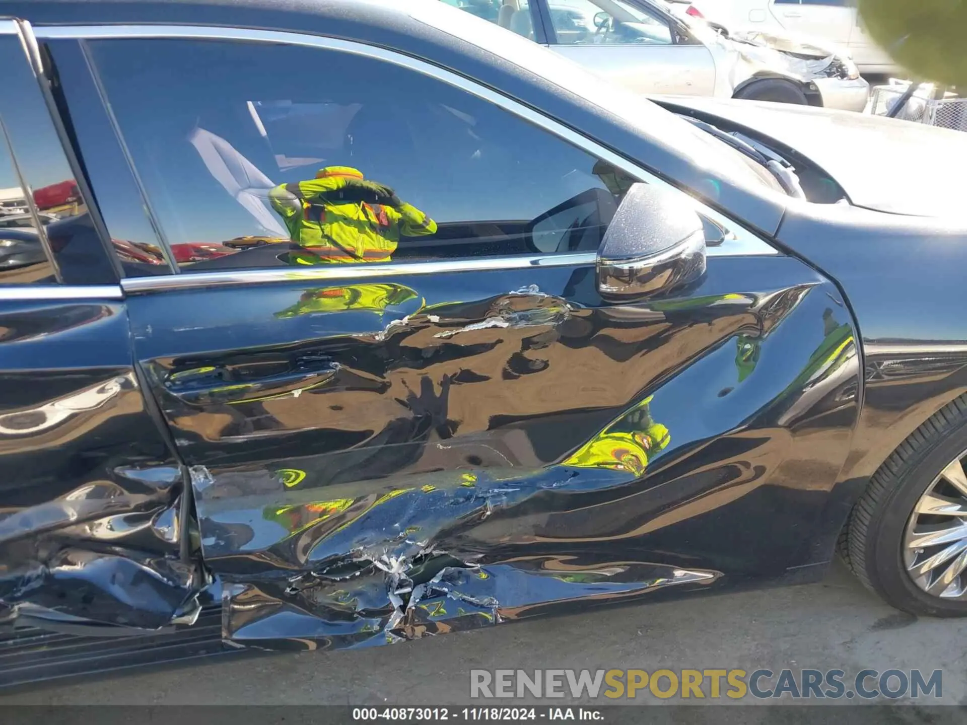 17 fotografías del automóvil dañado 58AEA1C1XRU045759 LEXUS ES 300H 2024