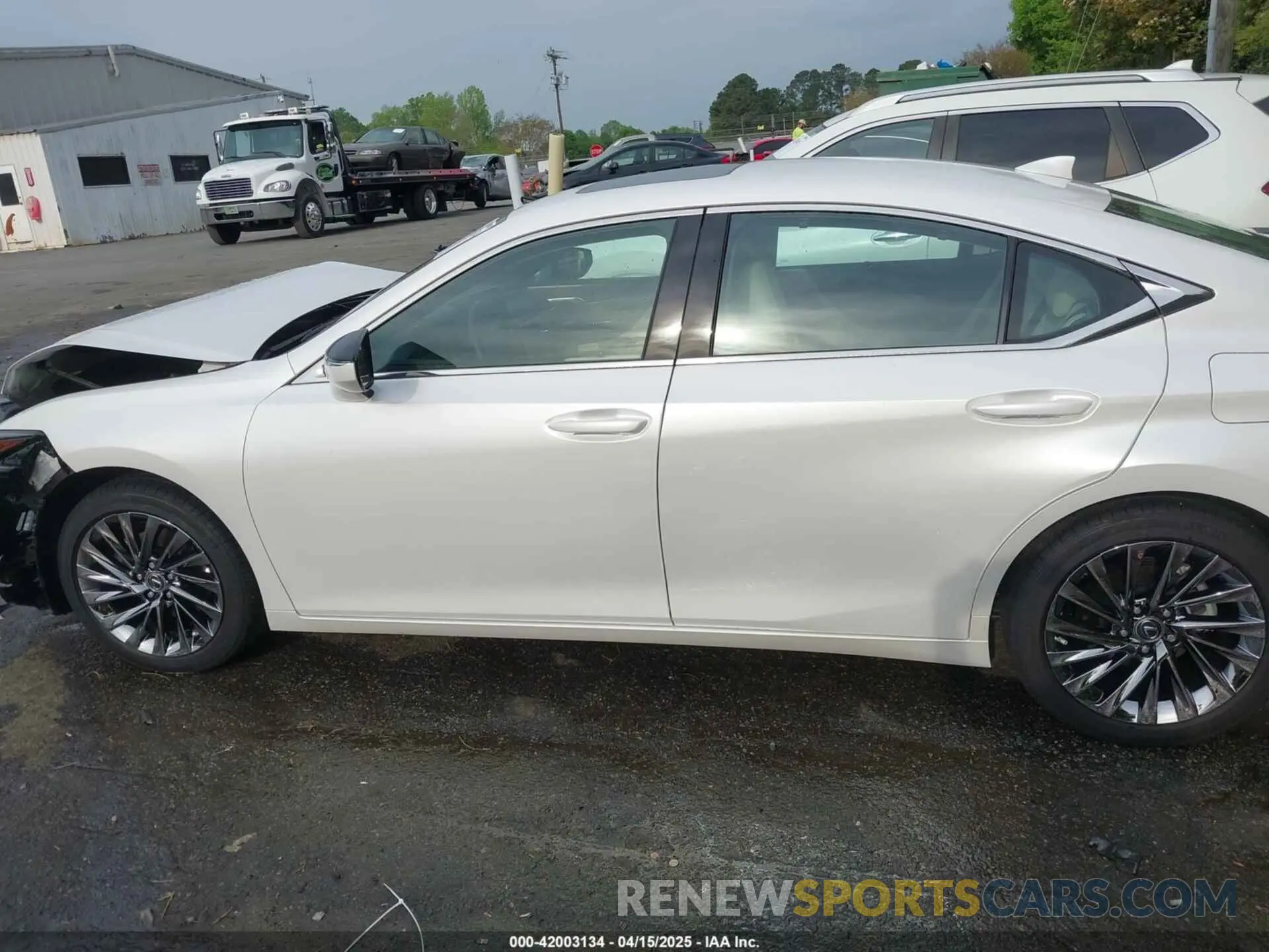 14 fotografías del automóvil dañado 58AFA1C11RU045086 LEXUS ES 300H 2024