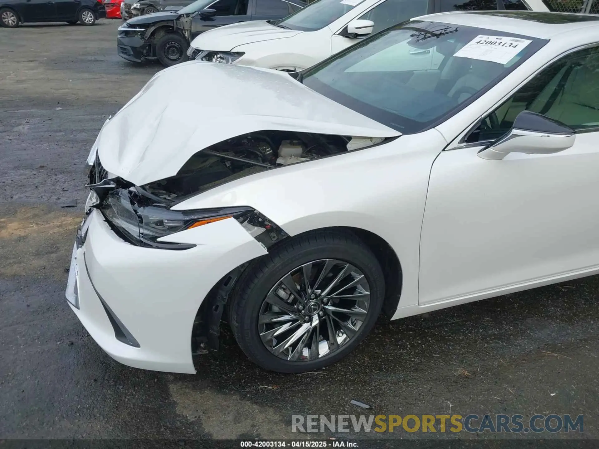 17 fotografías del automóvil dañado 58AFA1C11RU045086 LEXUS ES 300H 2024