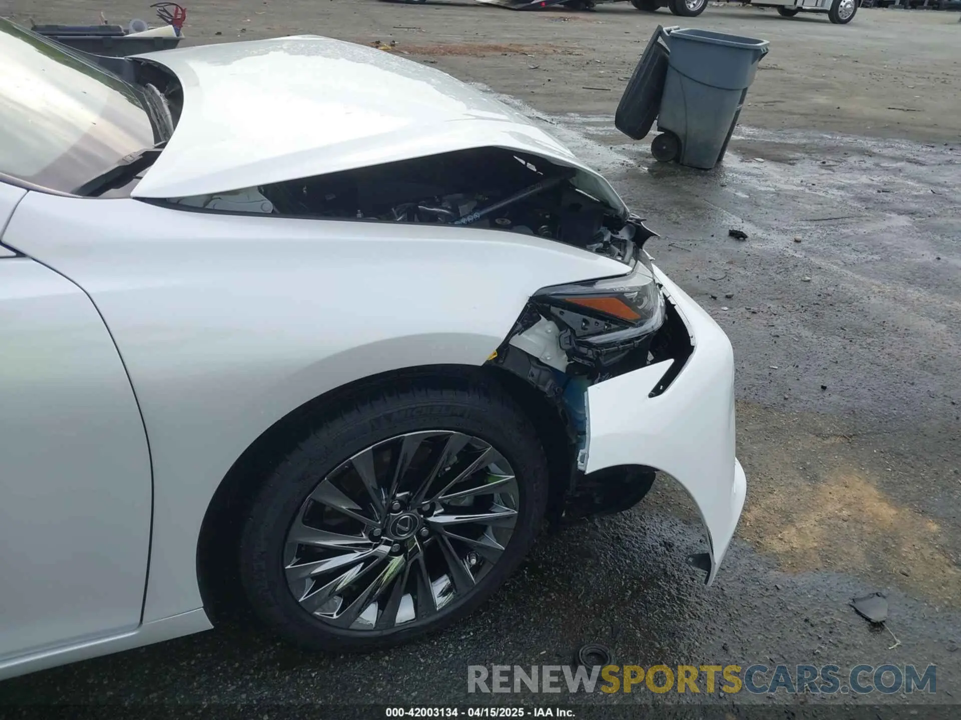 19 fotografías del automóvil dañado 58AFA1C11RU045086 LEXUS ES 300H 2024