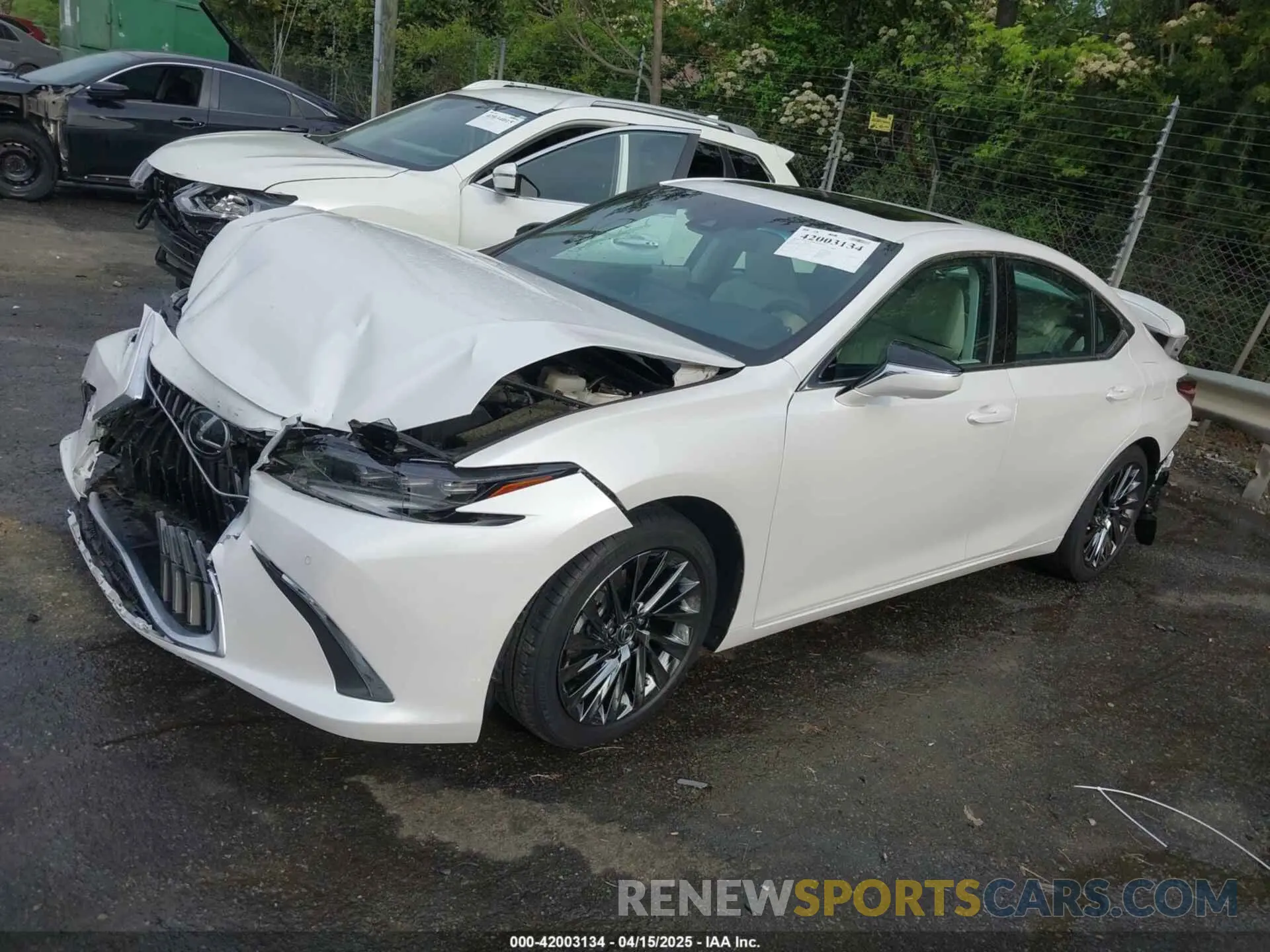 2 fotografías del automóvil dañado 58AFA1C11RU045086 LEXUS ES 300H 2024
