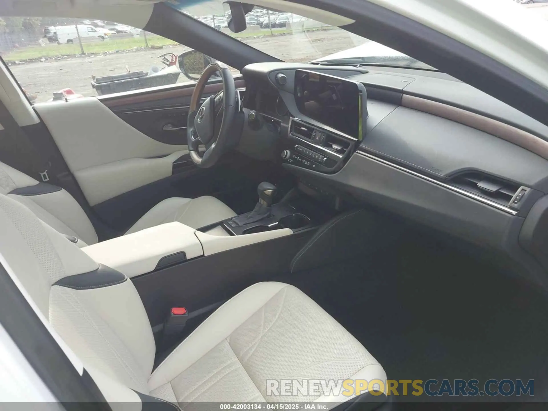 5 fotografías del automóvil dañado 58AFA1C11RU045086 LEXUS ES 300H 2024