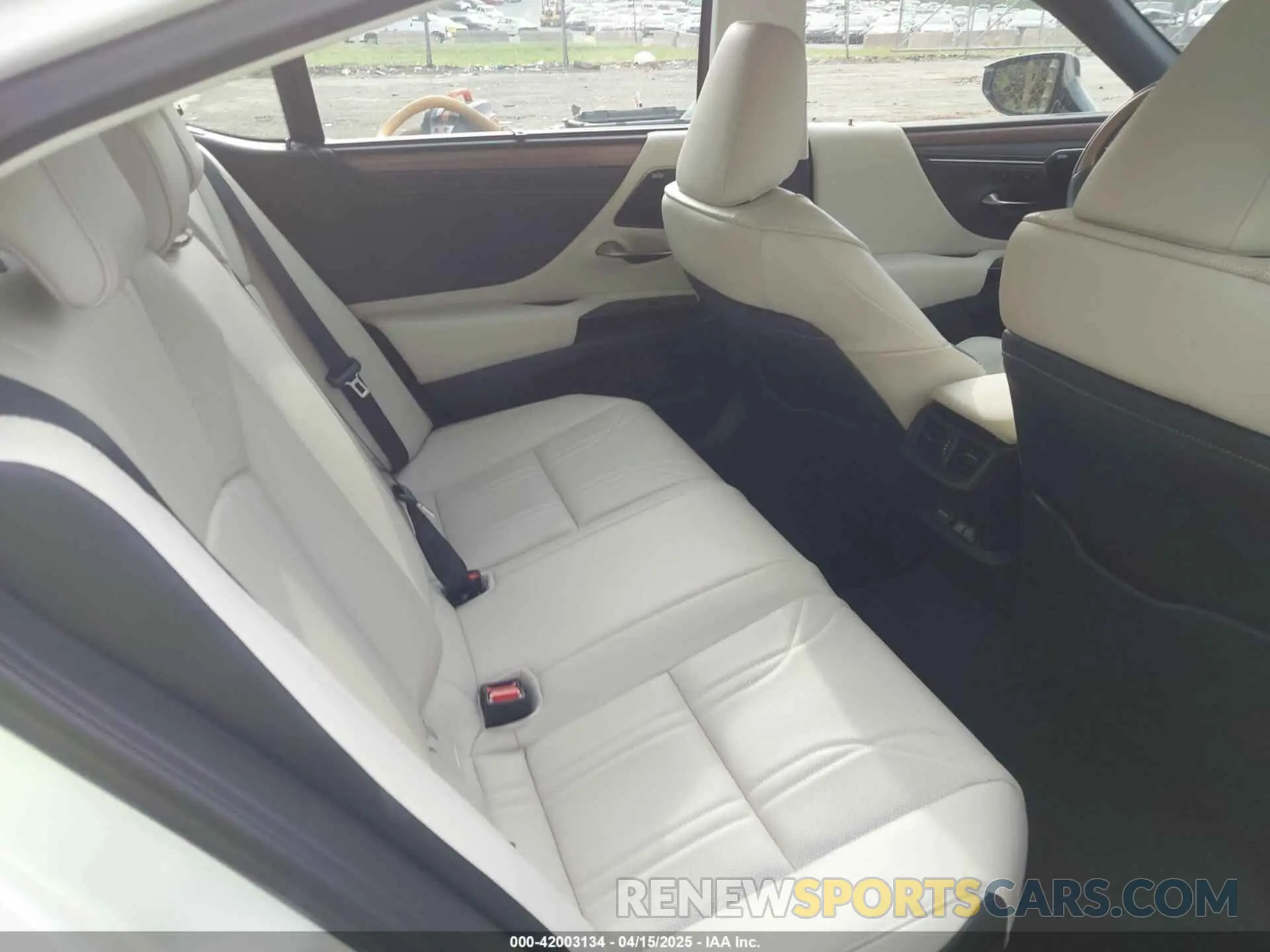 8 fotografías del automóvil dañado 58AFA1C11RU045086 LEXUS ES 300H 2024