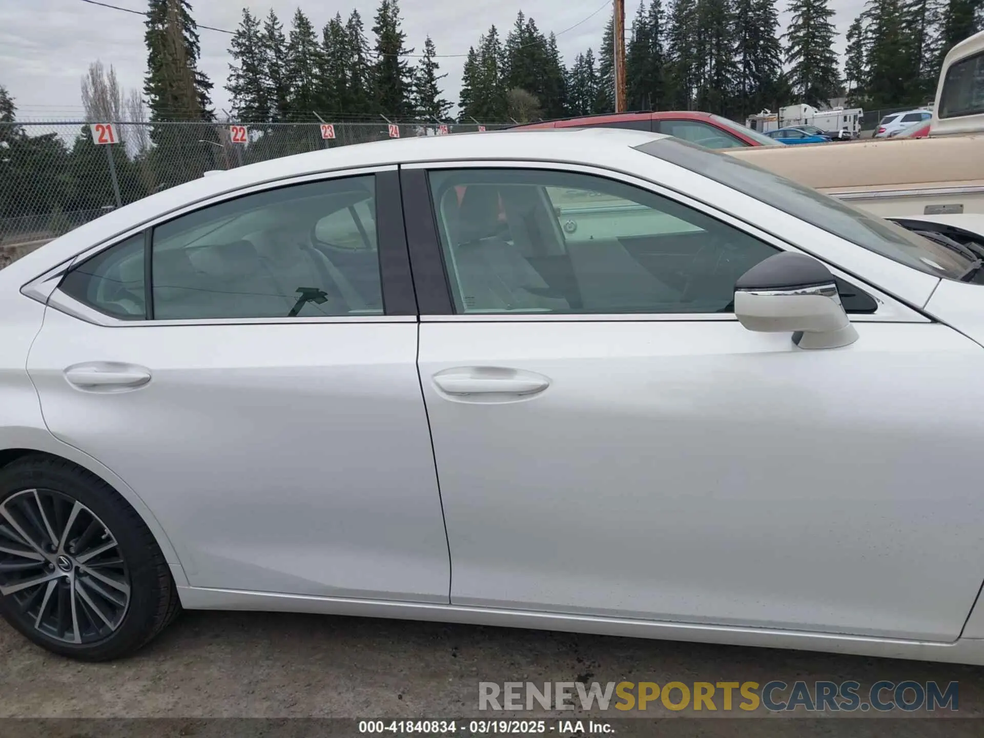 14 fotografías del automóvil dañado 58ADA1C11SU058997 LEXUS ES 300H 2025