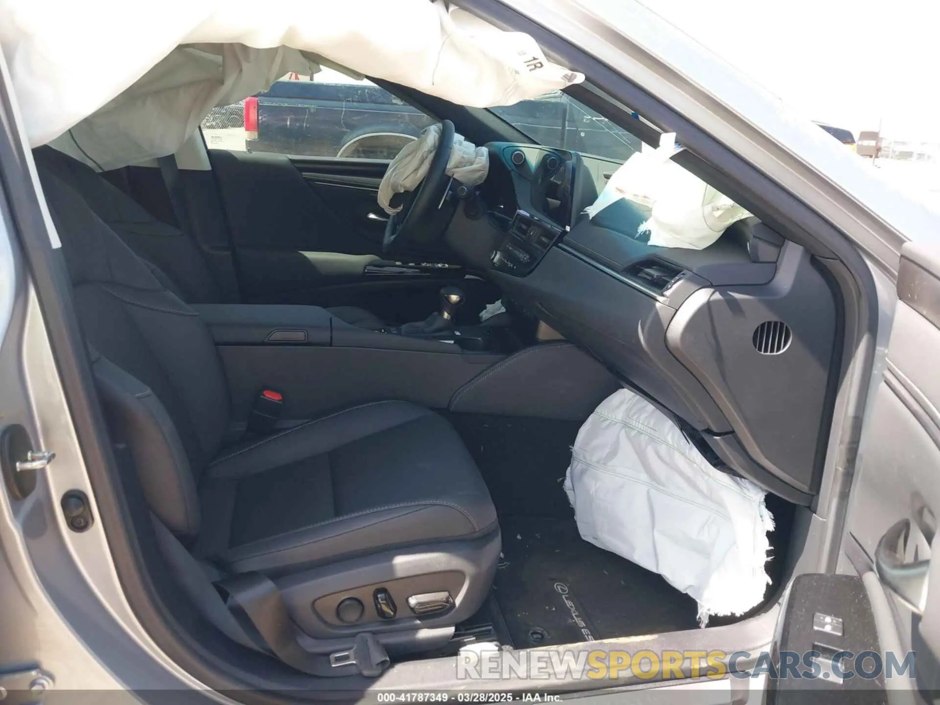 5 fotografías del automóvil dañado 58ADA1C13SU061061 LEXUS ES 300H 2025