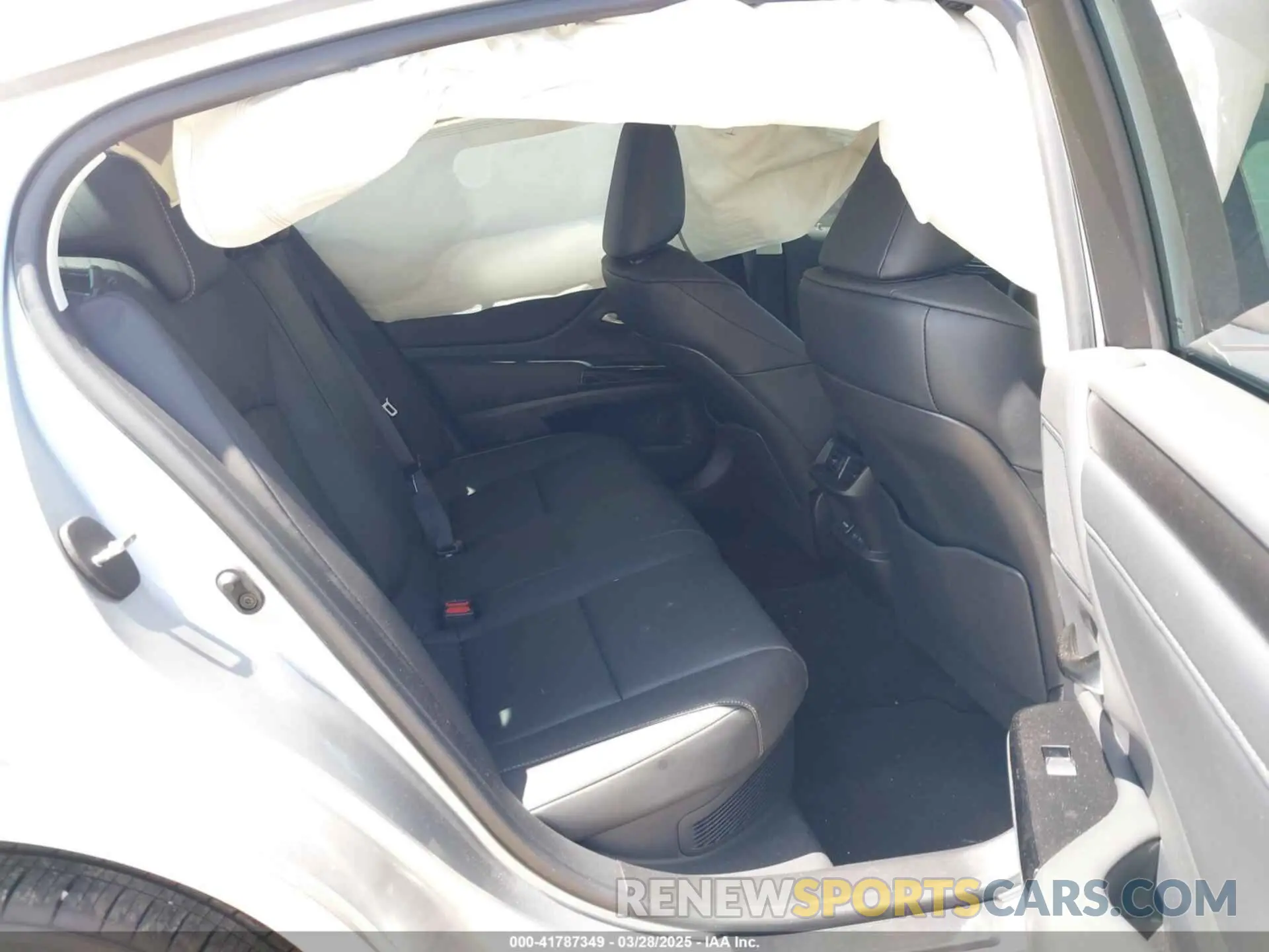 8 fotografías del automóvil dañado 58ADA1C13SU061061 LEXUS ES 300H 2025