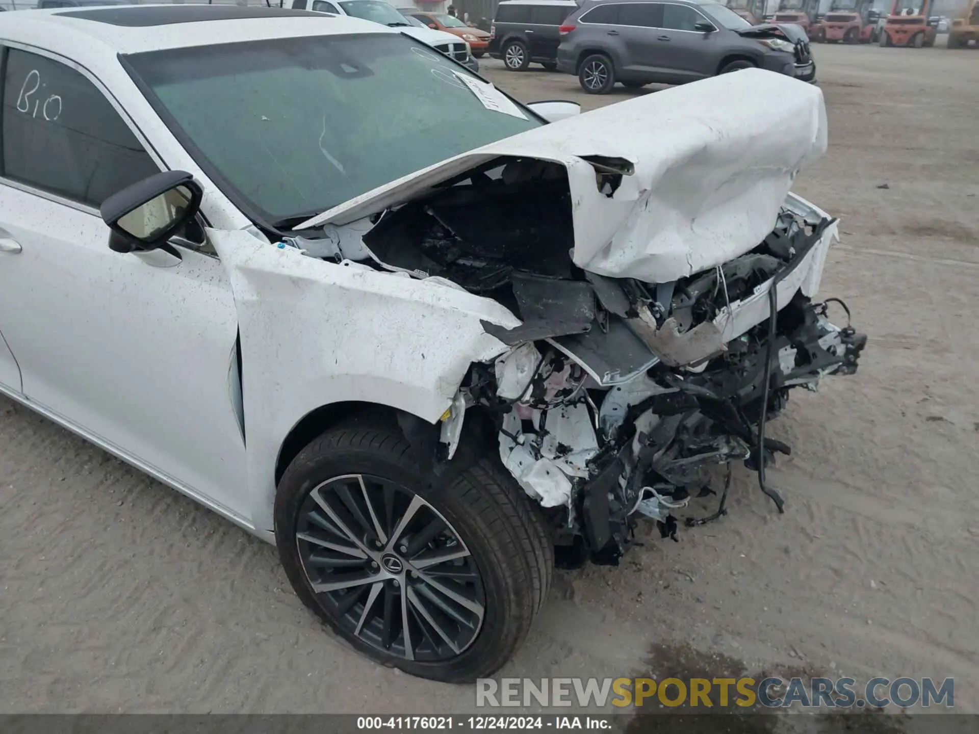 12 fotografías del automóvil dañado 58ADA1C18SU056437 LEXUS ES 300H 2025