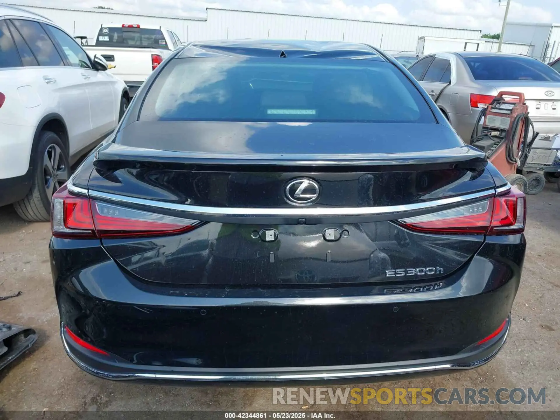 17 fotografías del automóvil dañado 58AFA1C16SU067283 LEXUS ES 300H 2025