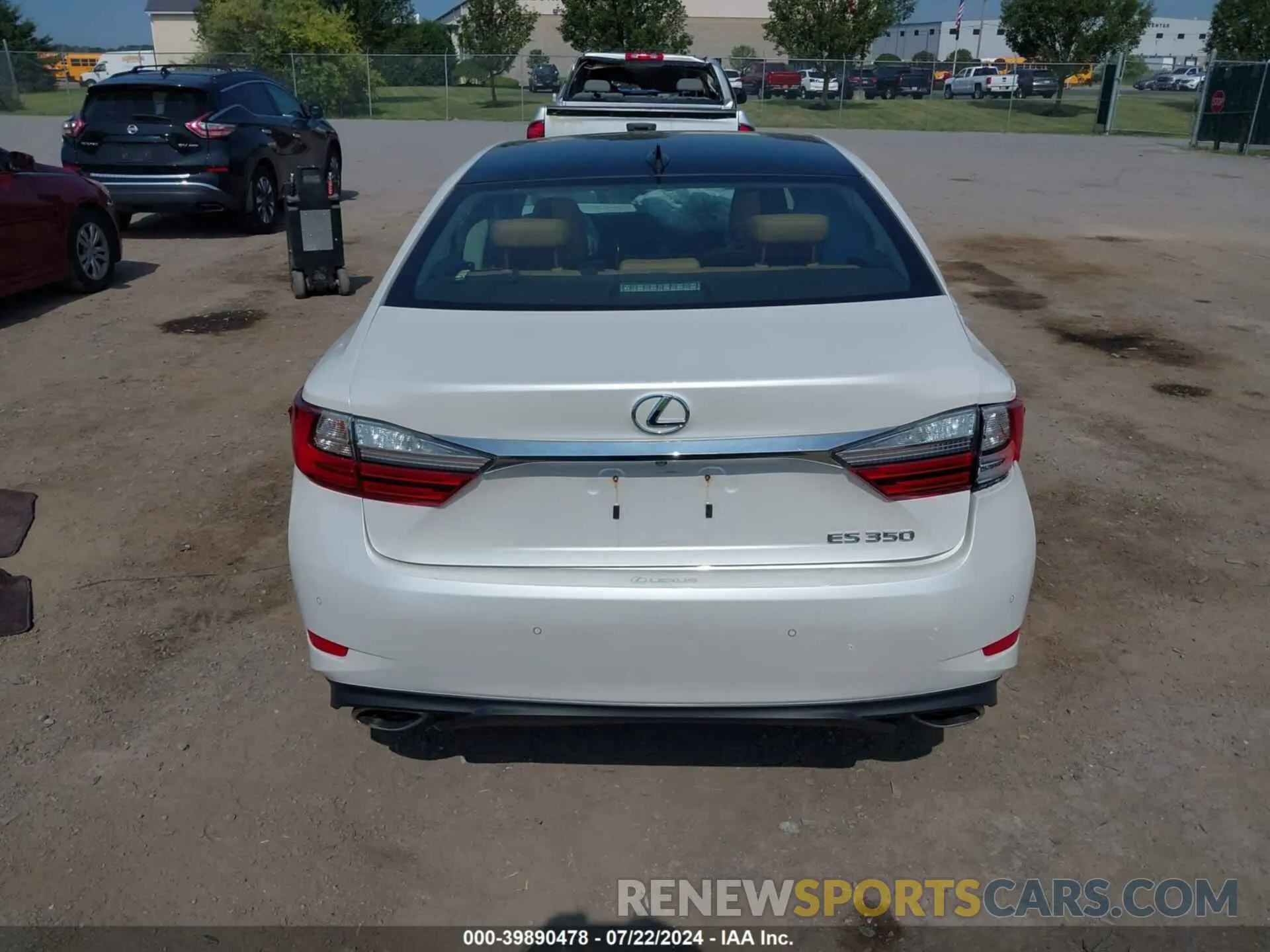15 fotografías del automóvil dañado 58ABK1GG5HU055533 LEXUS ES 350 2017