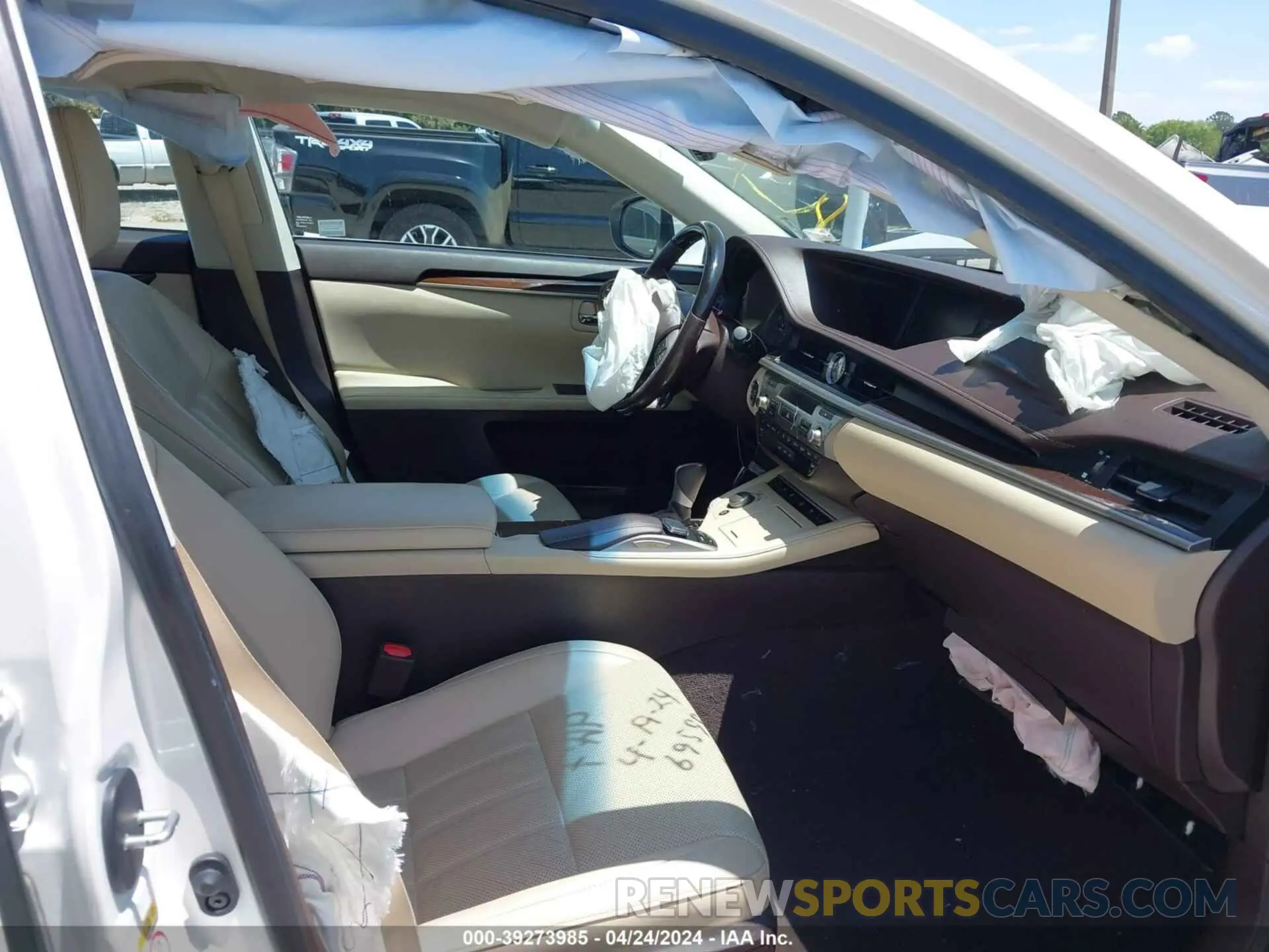 5 fotografías del automóvil dañado 58ABK1GG6JU081273 LEXUS ES 350 2018
