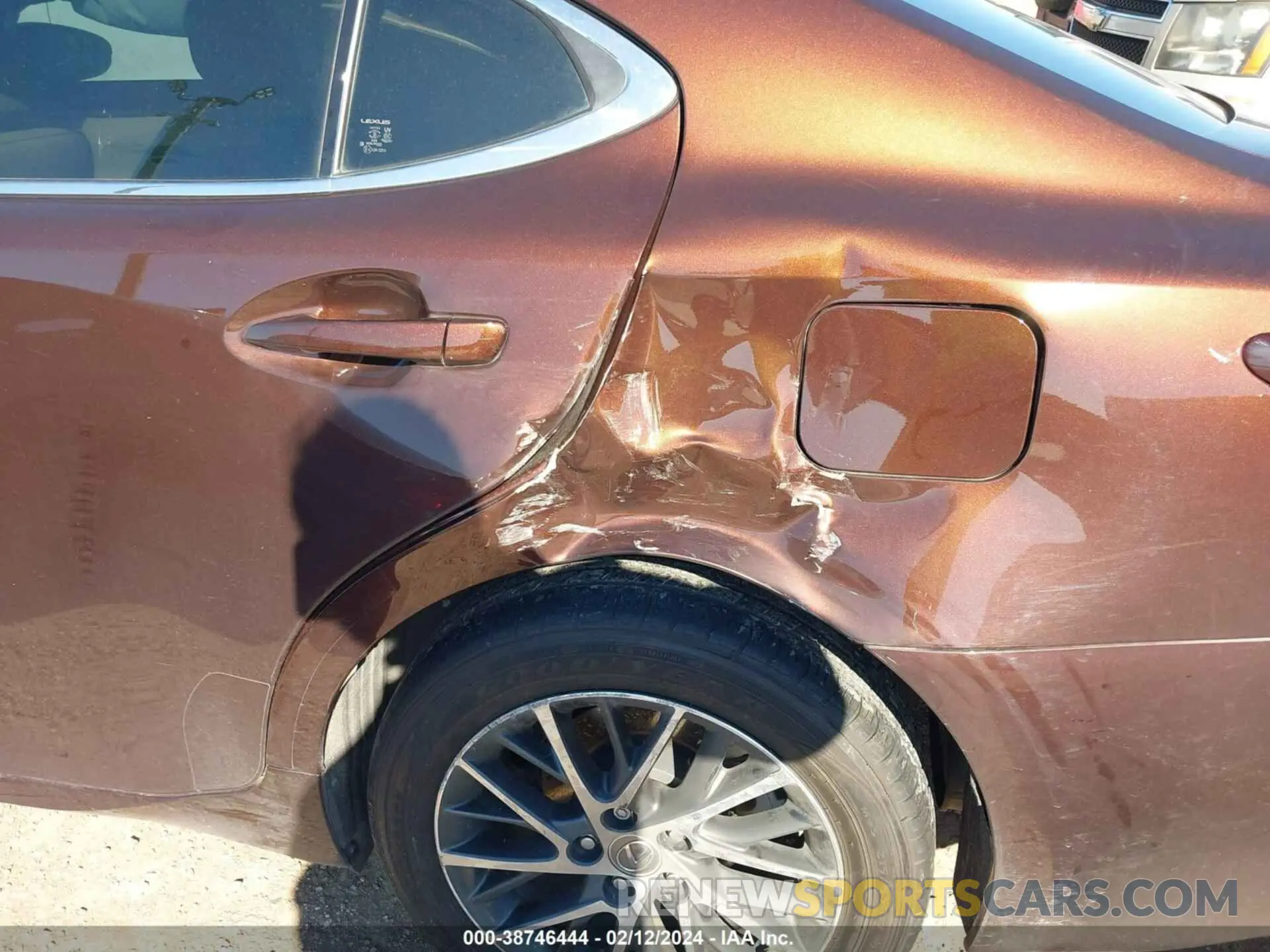 18 fotografías del automóvil dañado 58ABK1GG6JU086991 LEXUS ES 350 2018