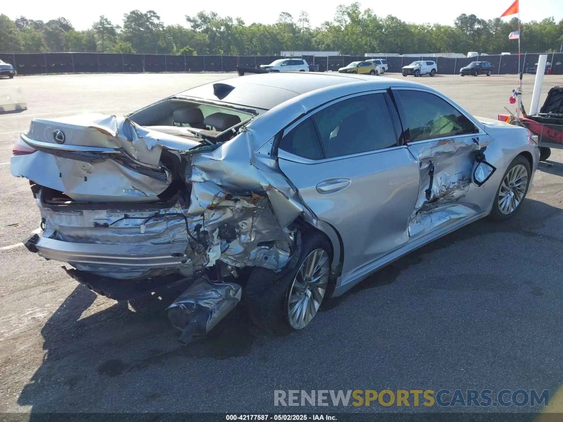 4 fotografías del automóvil dañado 58ABZ1B10KU023305 LEXUS ES 350 2019