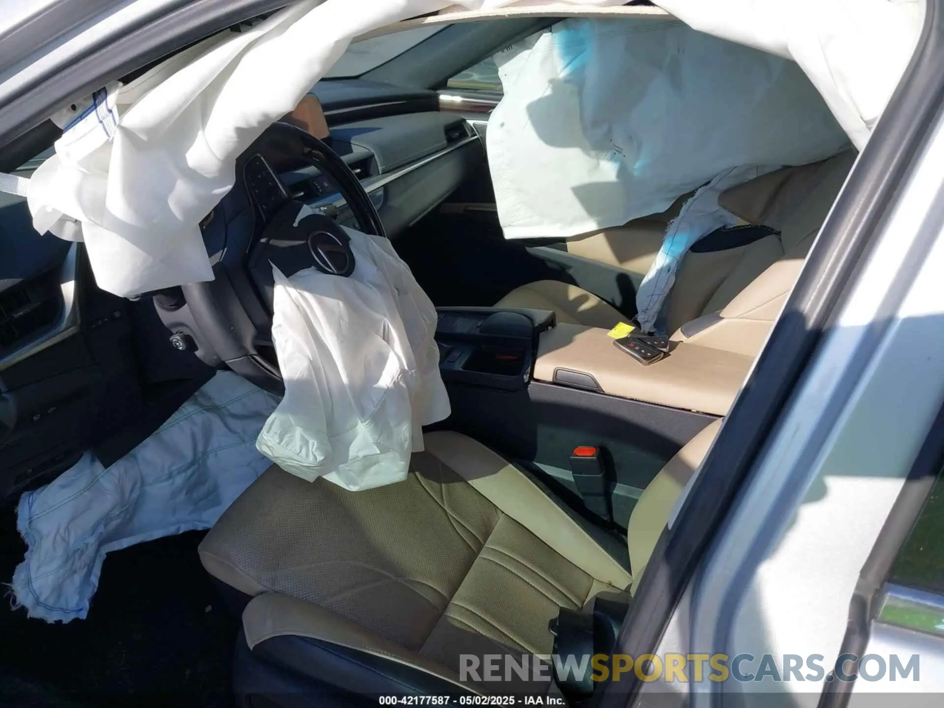 5 fotografías del automóvil dañado 58ABZ1B10KU023305 LEXUS ES 350 2019