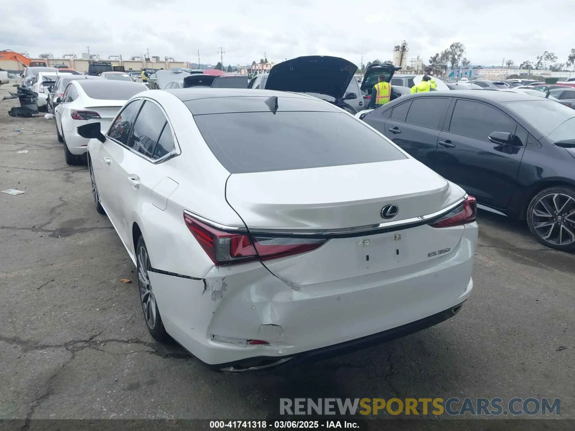 3 fotografías del automóvil dañado 58ABZ1B10KU031873 LEXUS ES 350 2019