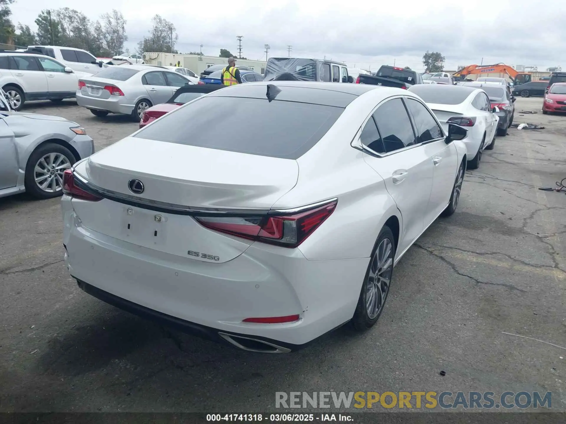 4 fotografías del automóvil dañado 58ABZ1B10KU031873 LEXUS ES 350 2019