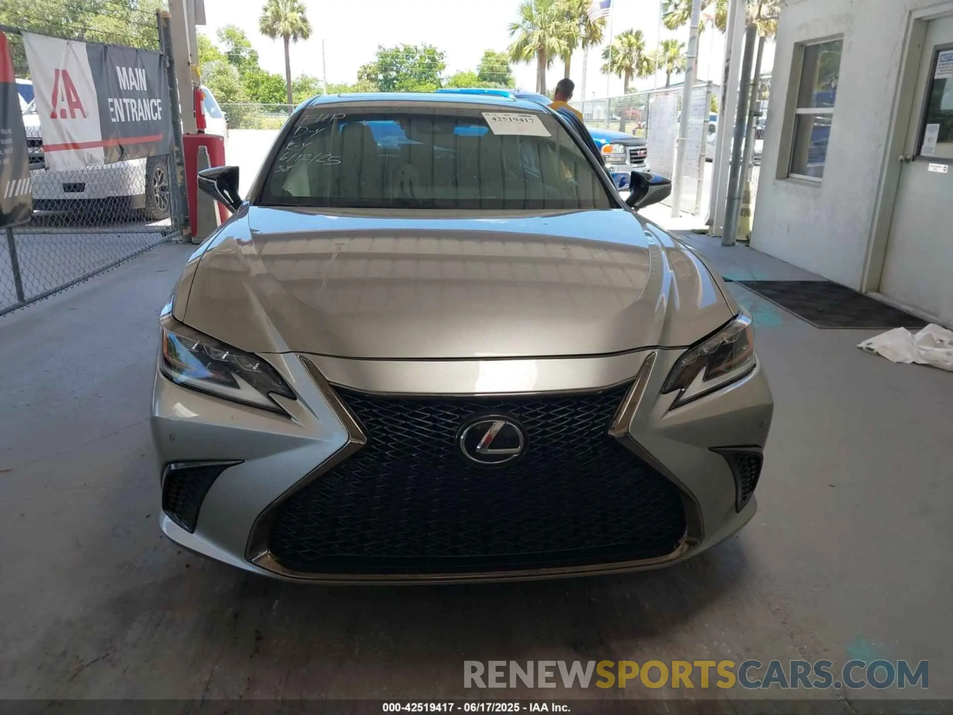 12 fotografías del automóvil dañado 58ABZ1B10KU033087 LEXUS ES 350 2019