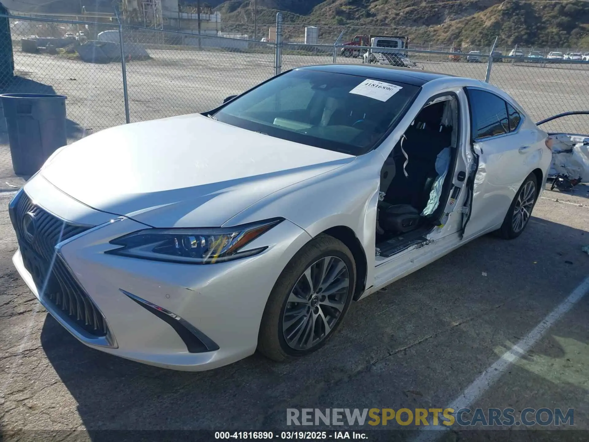 2 fotografías del automóvil dañado 58ABZ1B11KU019473 LEXUS ES 350 2019