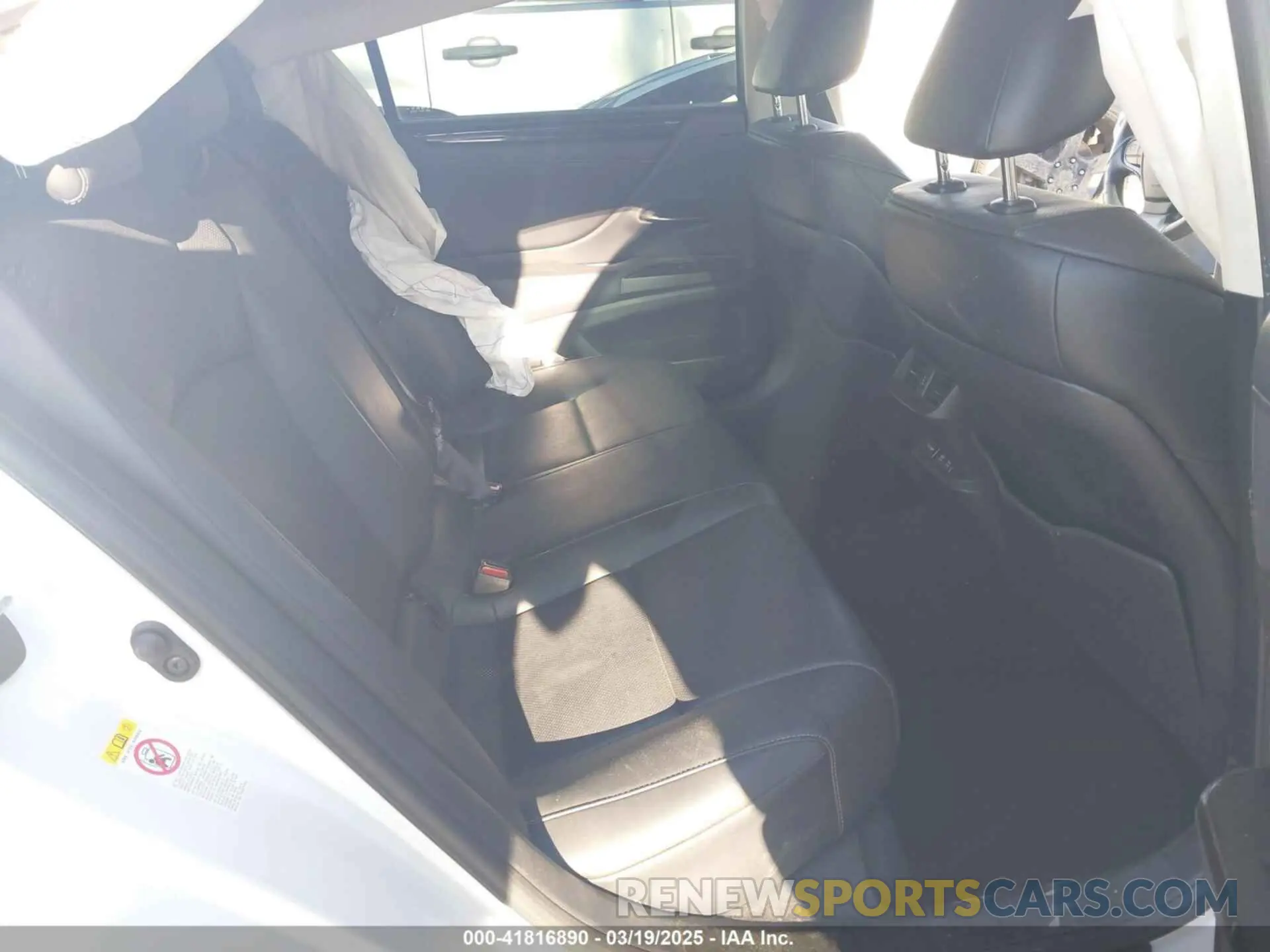 8 fotografías del automóvil dañado 58ABZ1B11KU019473 LEXUS ES 350 2019