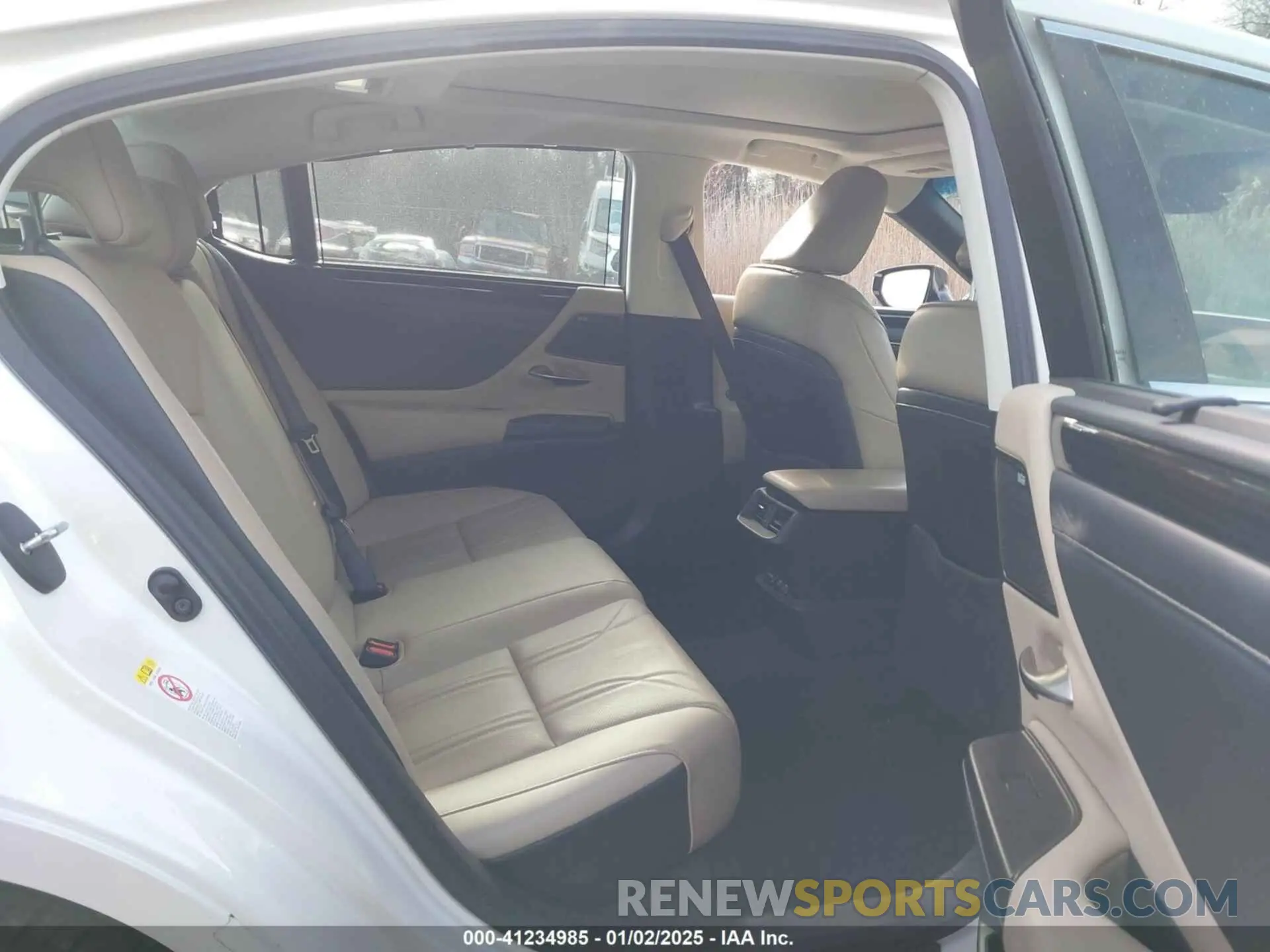 8 fotografías del automóvil dañado 58ABZ1B11KU020297 LEXUS ES 350 2019