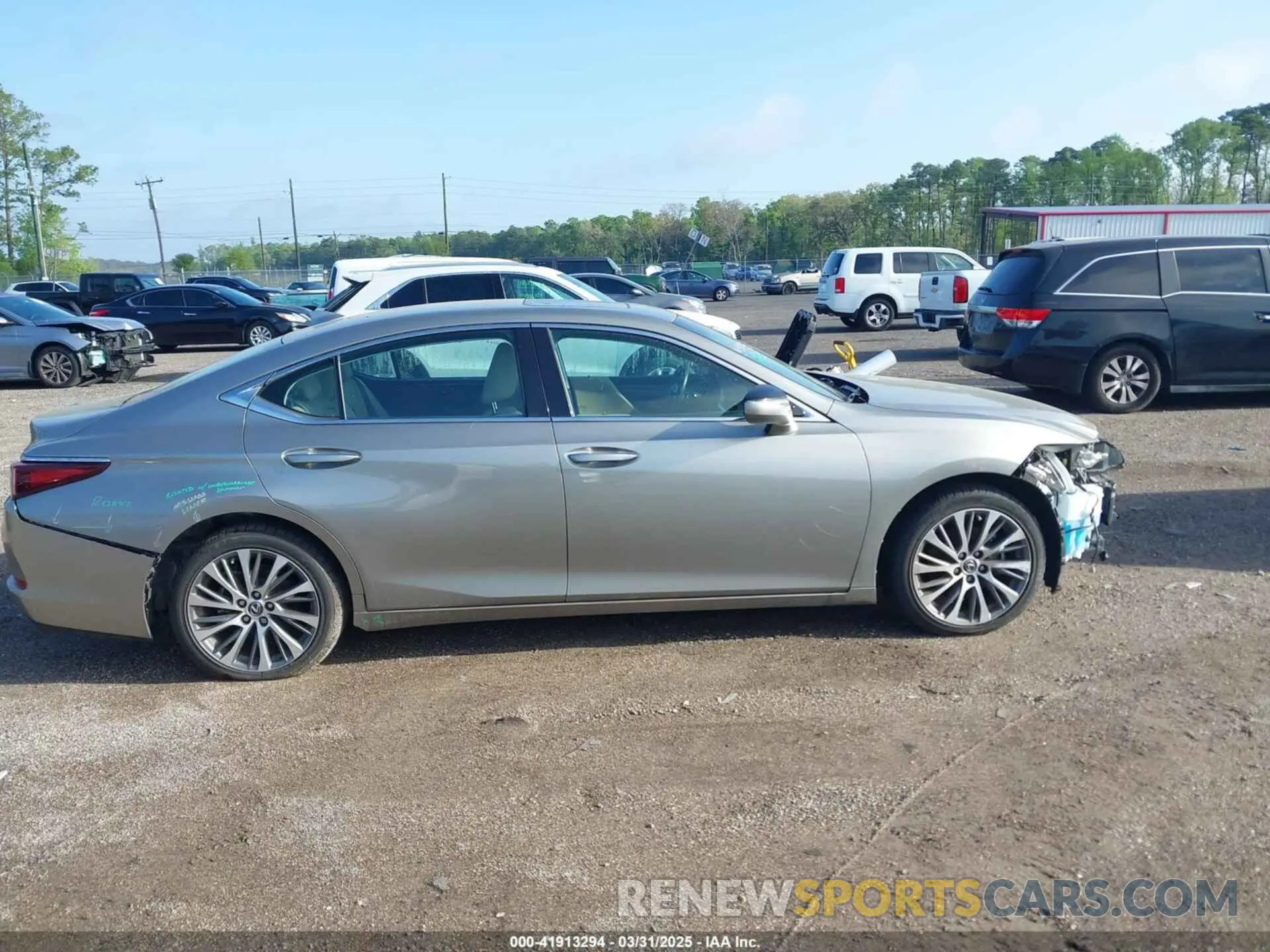 13 fotografías del automóvil dañado 58ABZ1B11KU023037 LEXUS ES 350 2019