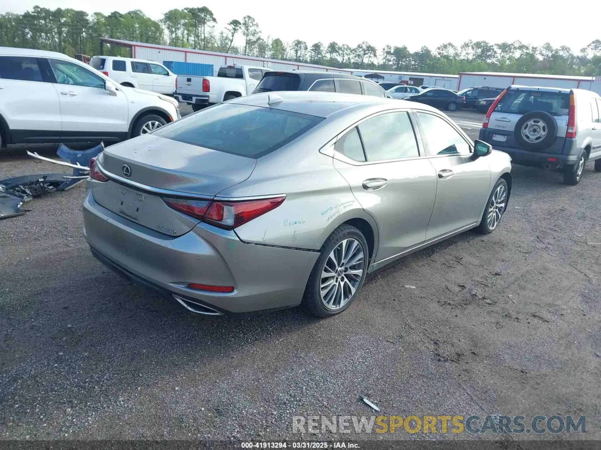 4 fotografías del automóvil dañado 58ABZ1B11KU023037 LEXUS ES 350 2019