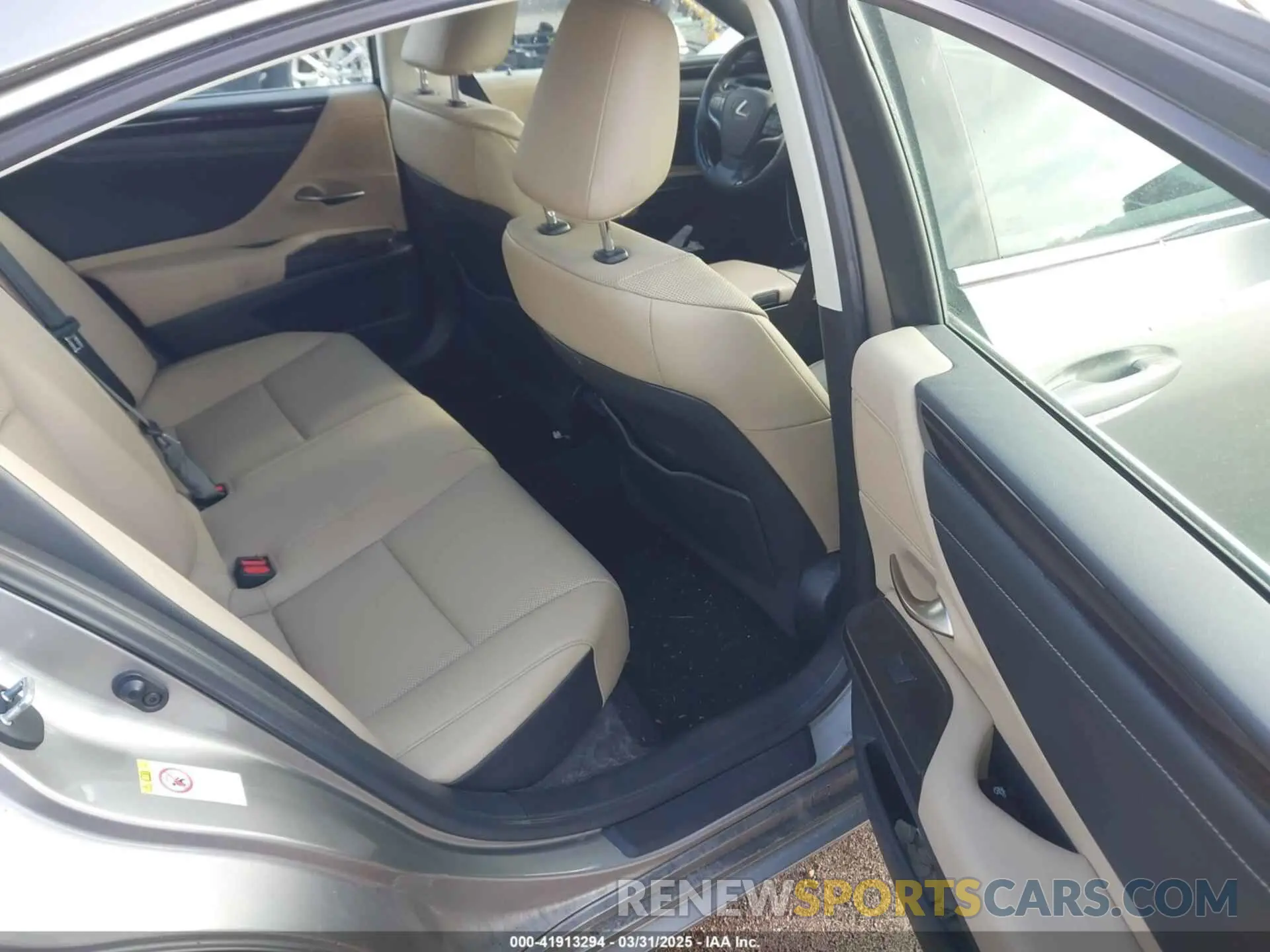 8 fotografías del automóvil dañado 58ABZ1B11KU023037 LEXUS ES 350 2019