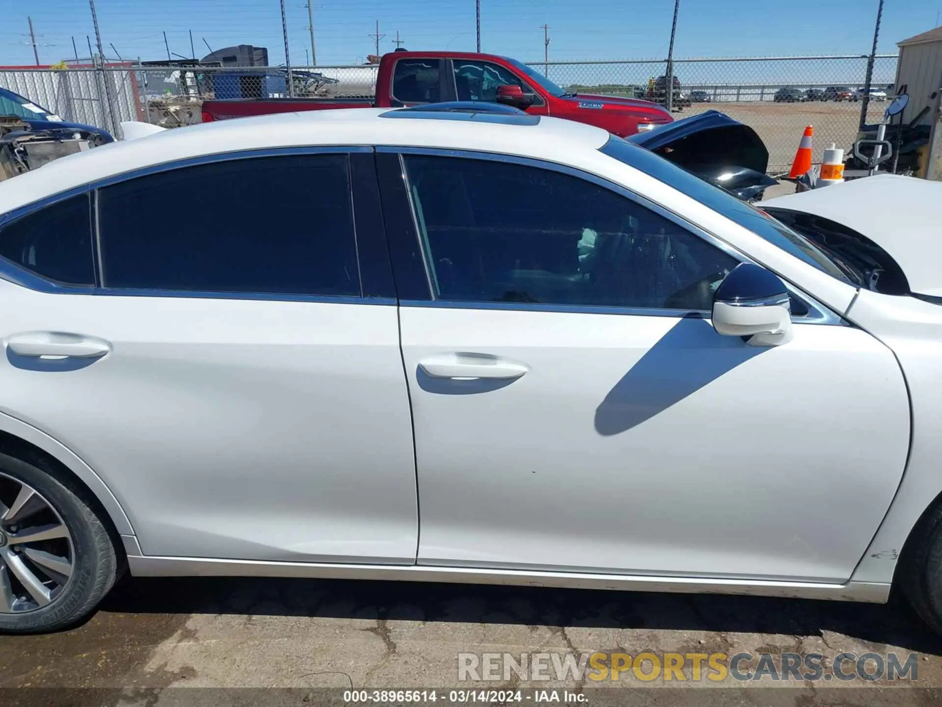 13 fotografías del automóvil dañado 58ABZ1B12KU021278 LEXUS ES 350 2019