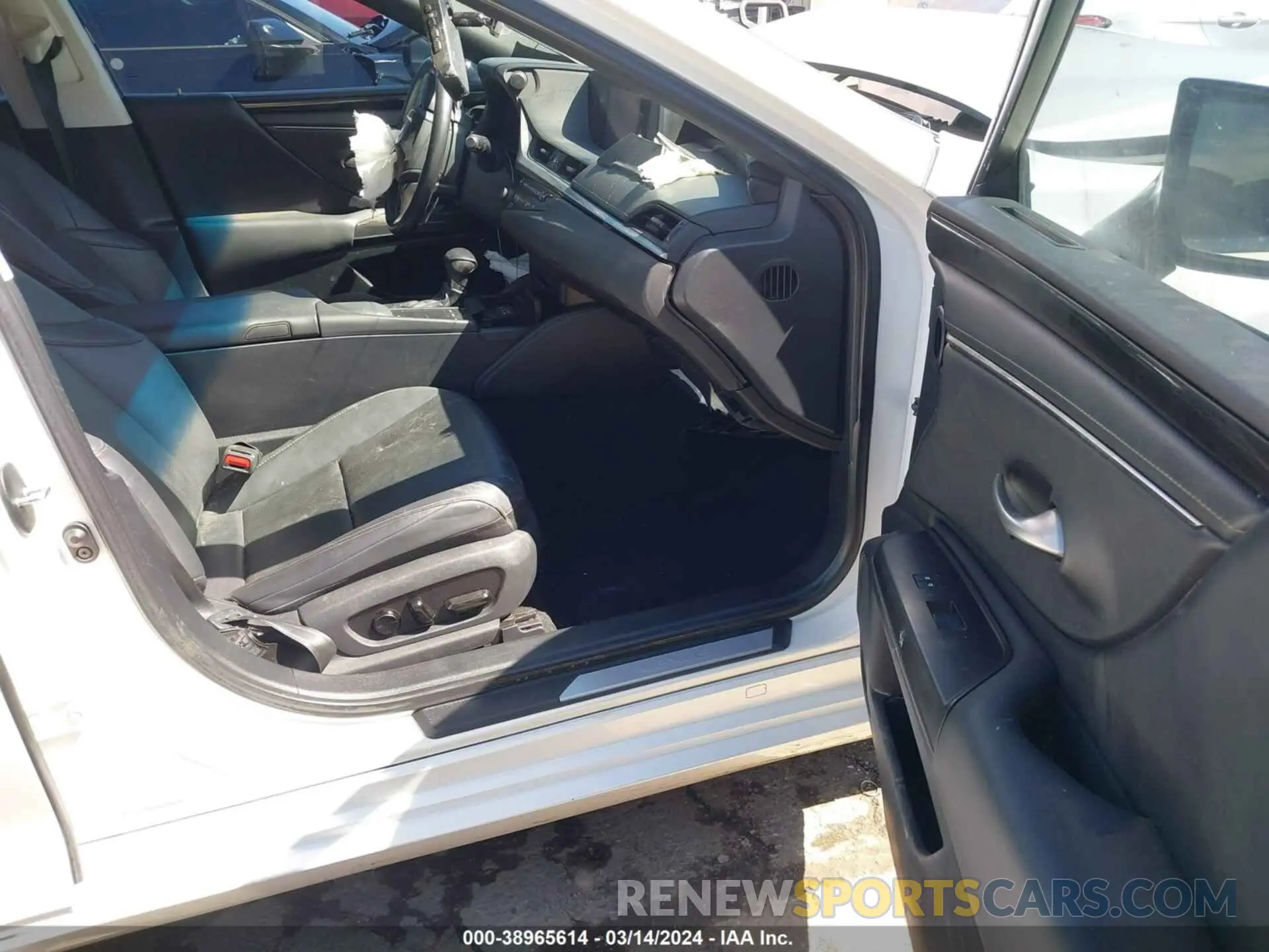5 fotografías del automóvil dañado 58ABZ1B12KU021278 LEXUS ES 350 2019