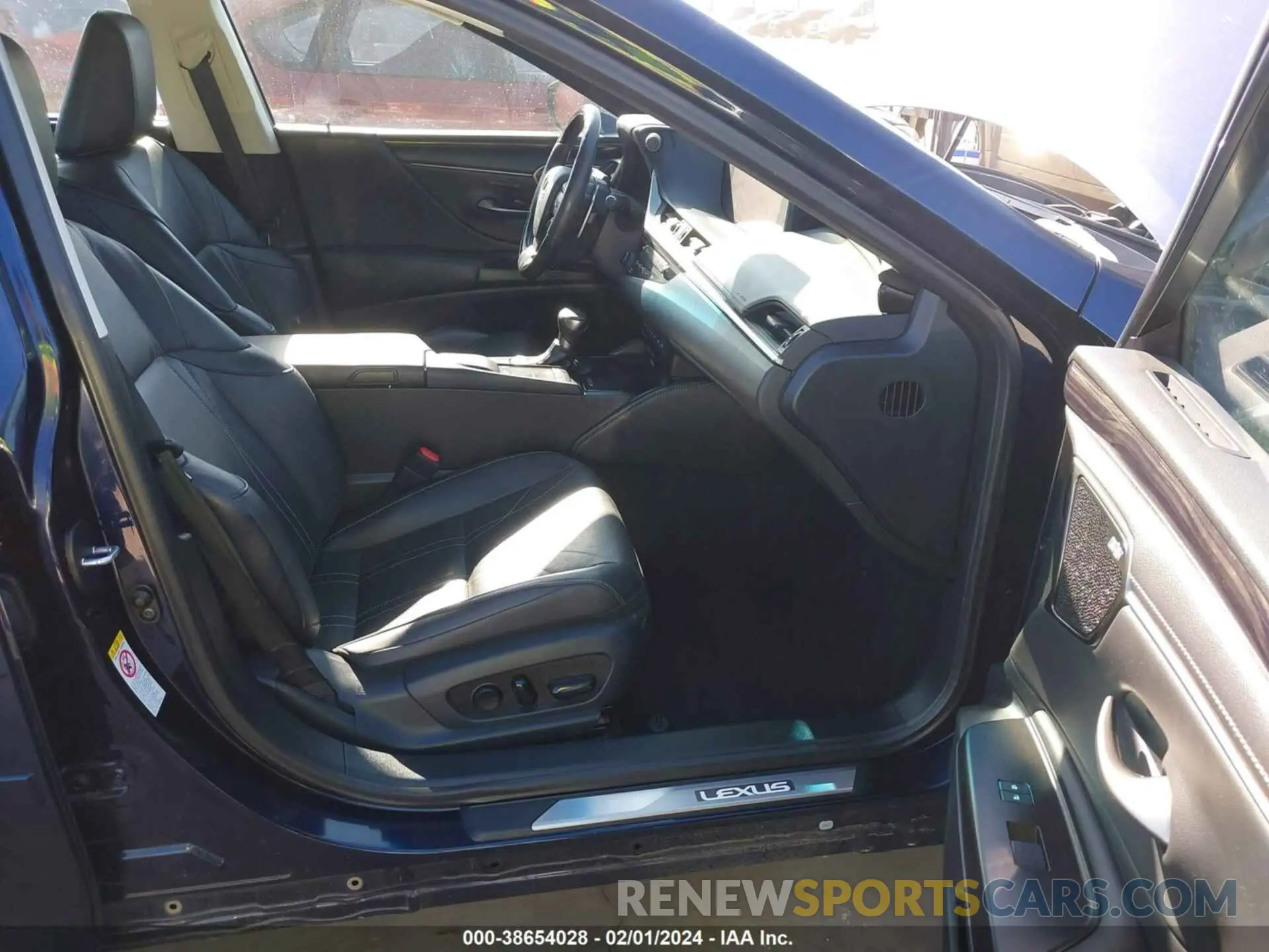 5 fotografías del automóvil dañado 58ABZ1B12KU023886 LEXUS ES 350 2019