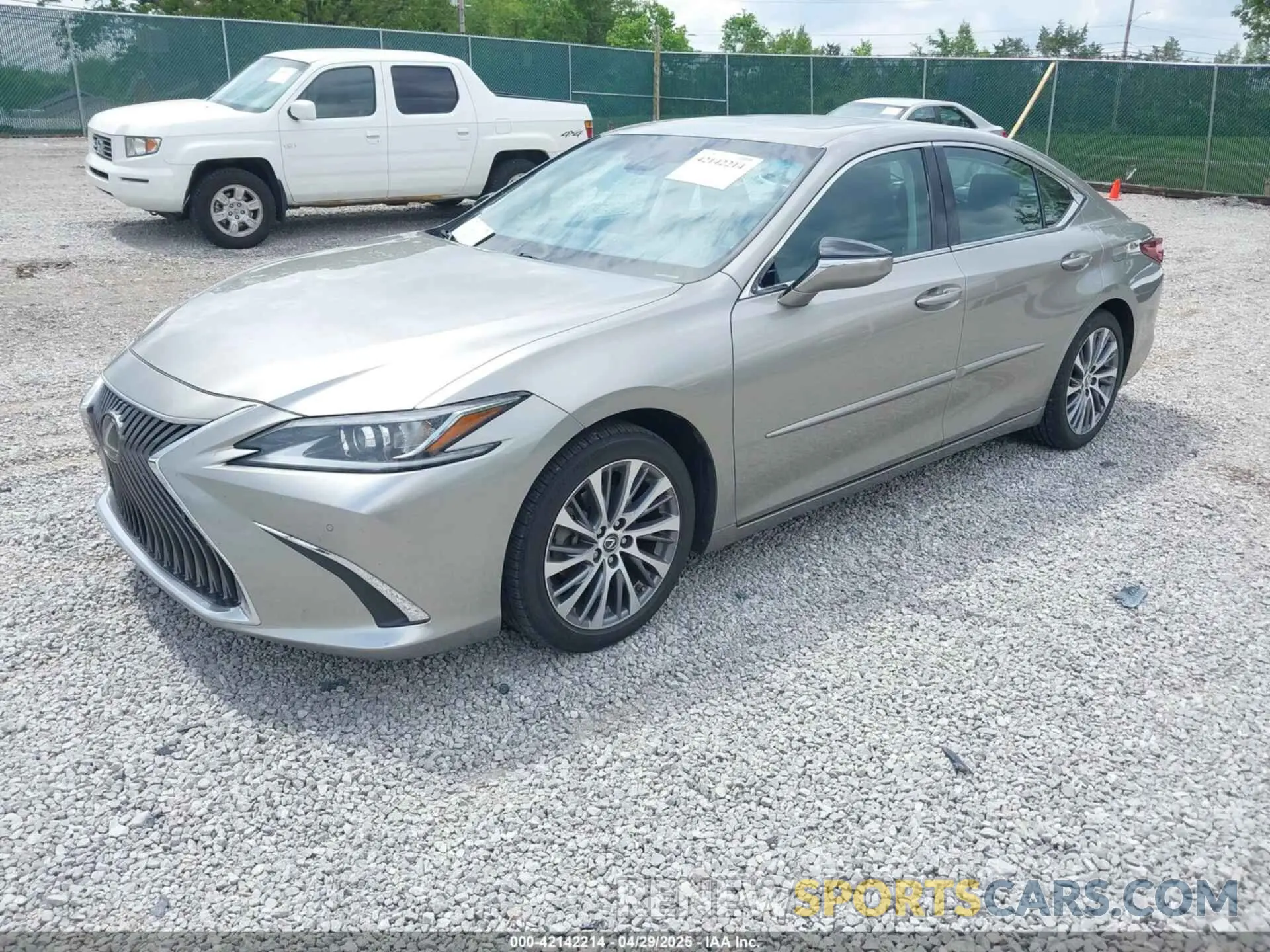 2 fotografías del automóvil dañado 58ABZ1B13KU015358 LEXUS ES 350 2019