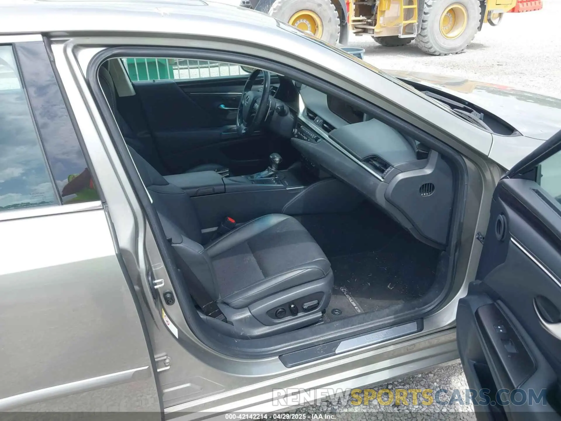 5 fotografías del automóvil dañado 58ABZ1B13KU015358 LEXUS ES 350 2019