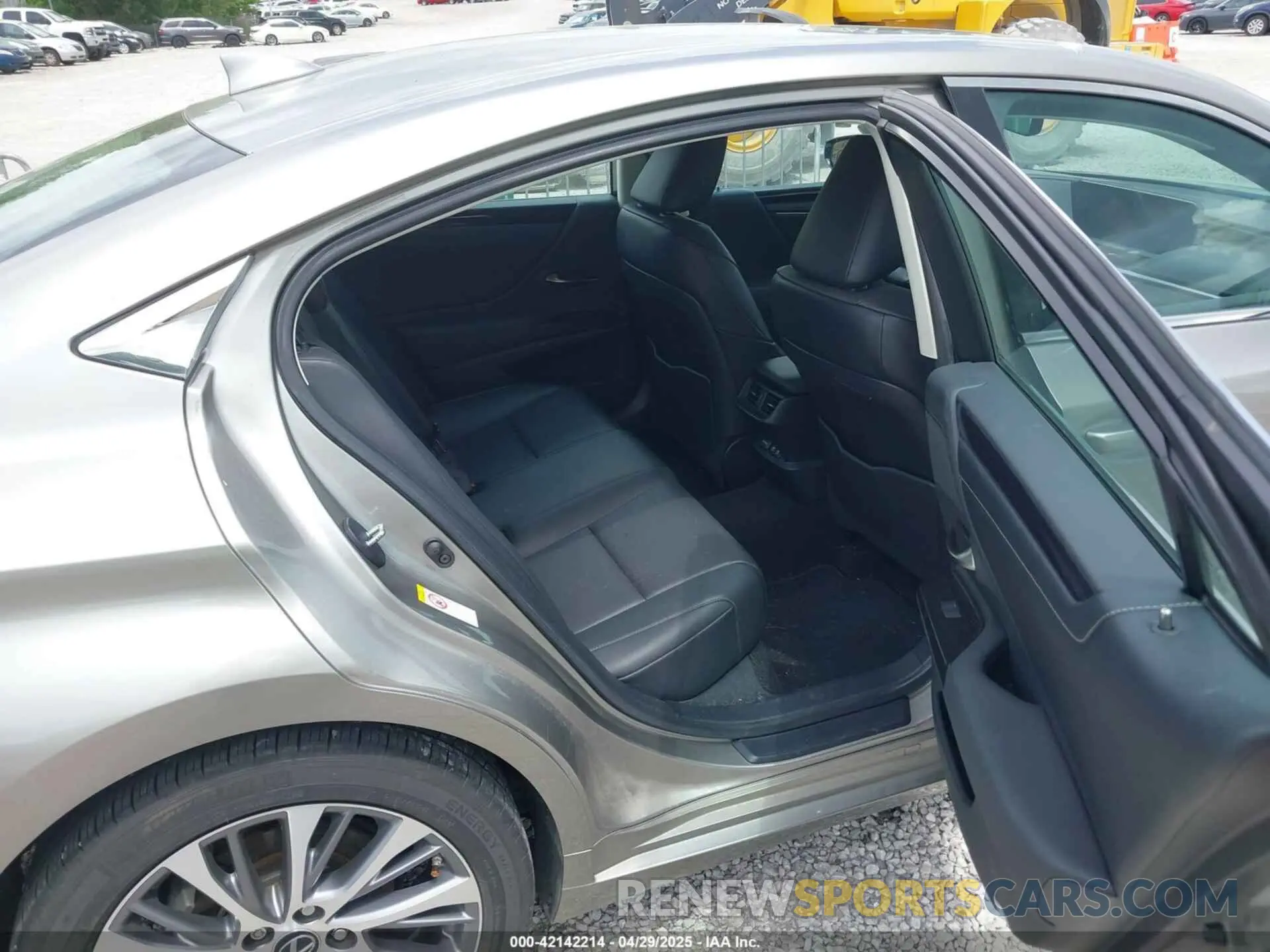 8 fotografías del automóvil dañado 58ABZ1B13KU015358 LEXUS ES 350 2019