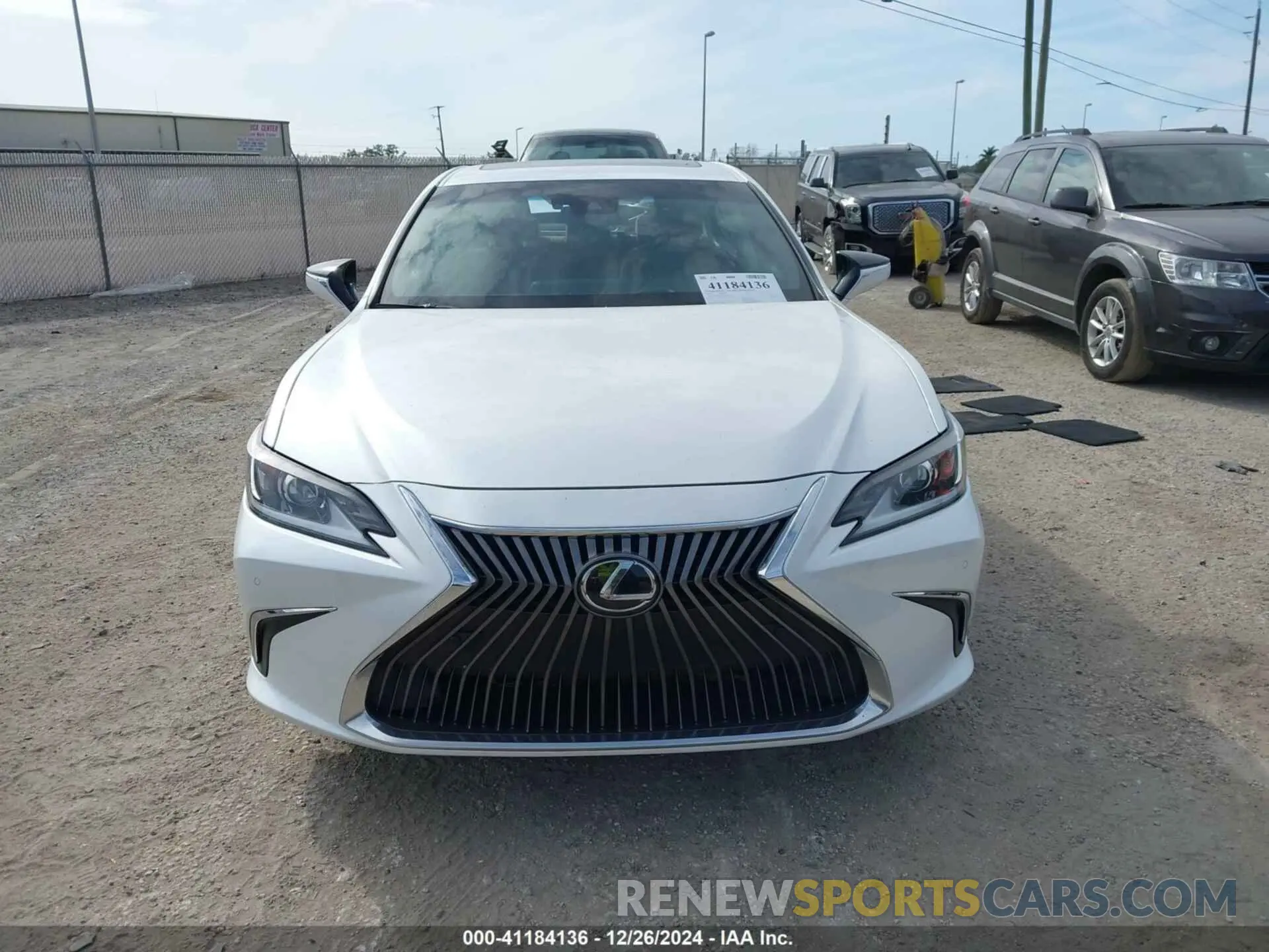 12 fotografías del automóvil dañado 58ABZ1B13KU026649 LEXUS ES 350 2019