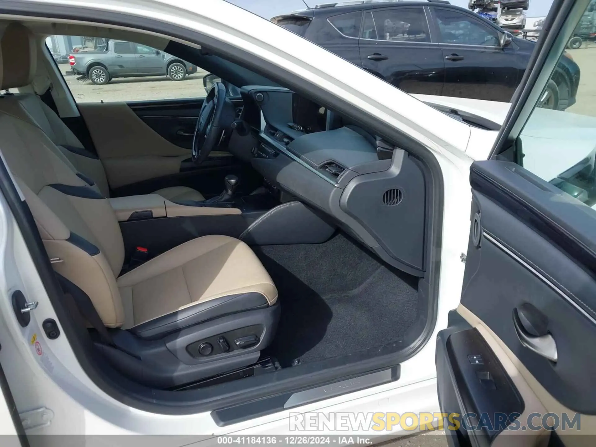 5 fotografías del automóvil dañado 58ABZ1B13KU026649 LEXUS ES 350 2019