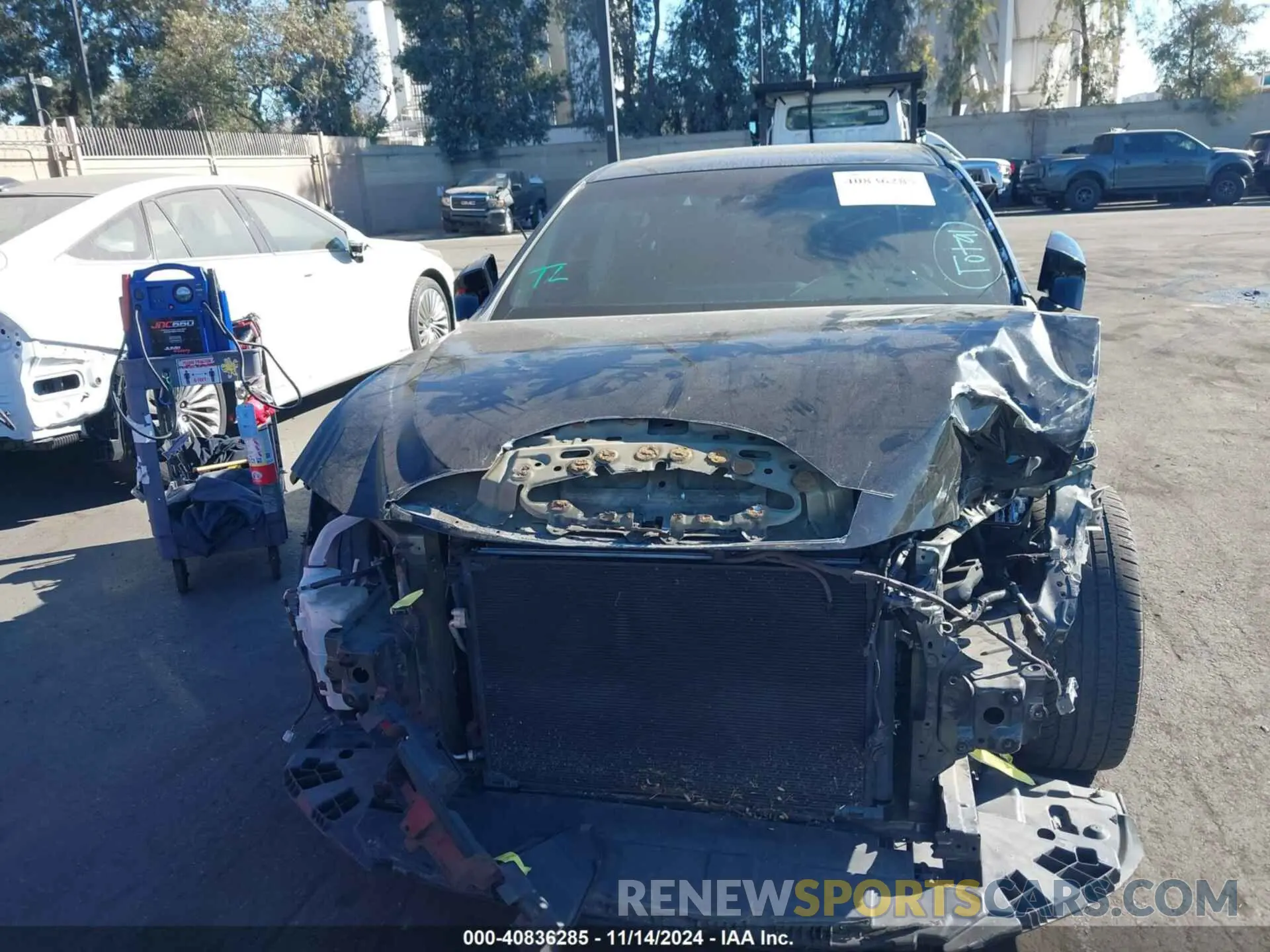 13 fotografías del automóvil dañado 58ABZ1B14KU047302 LEXUS ES 350 2019