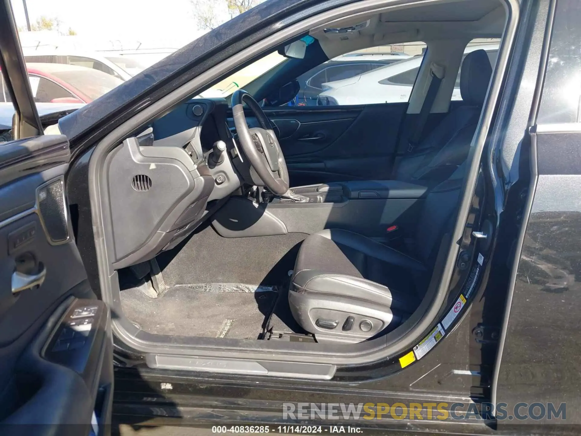 5 fotografías del automóvil dañado 58ABZ1B14KU047302 LEXUS ES 350 2019