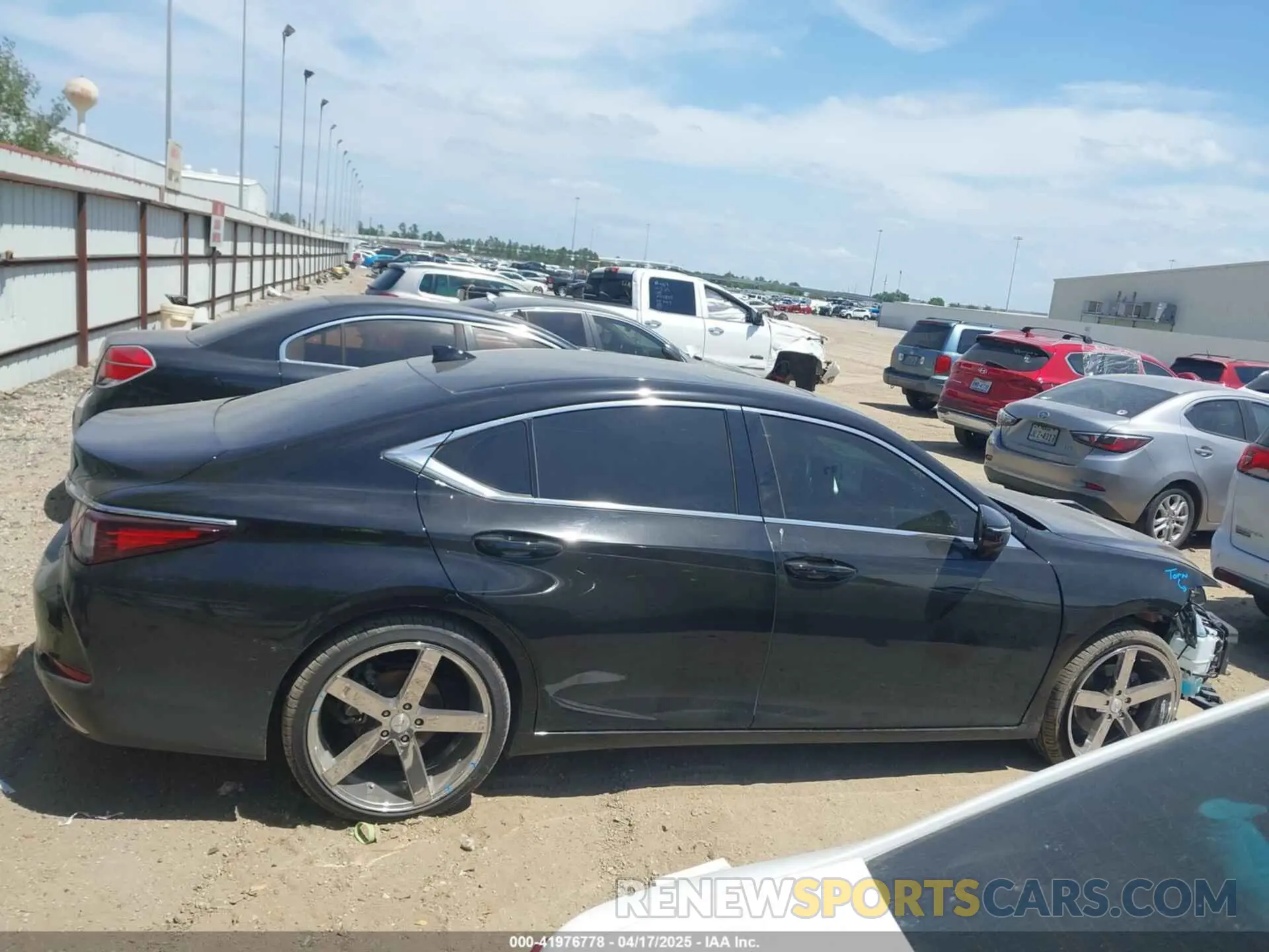 14 fotografías del automóvil dañado 58ABZ1B16KU011093 LEXUS ES 350 2019