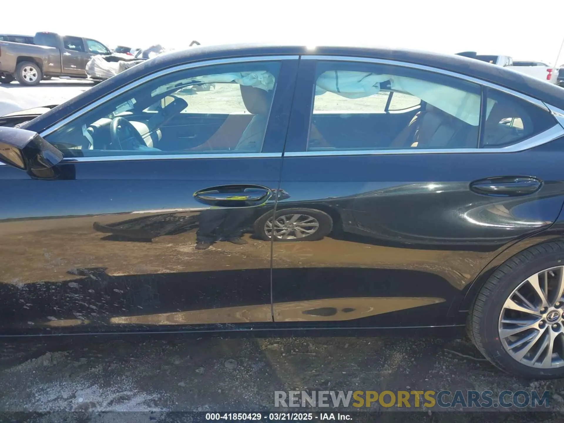 14 fotografías del automóvil dañado 58ABZ1B16KU035152 LEXUS ES 350 2019