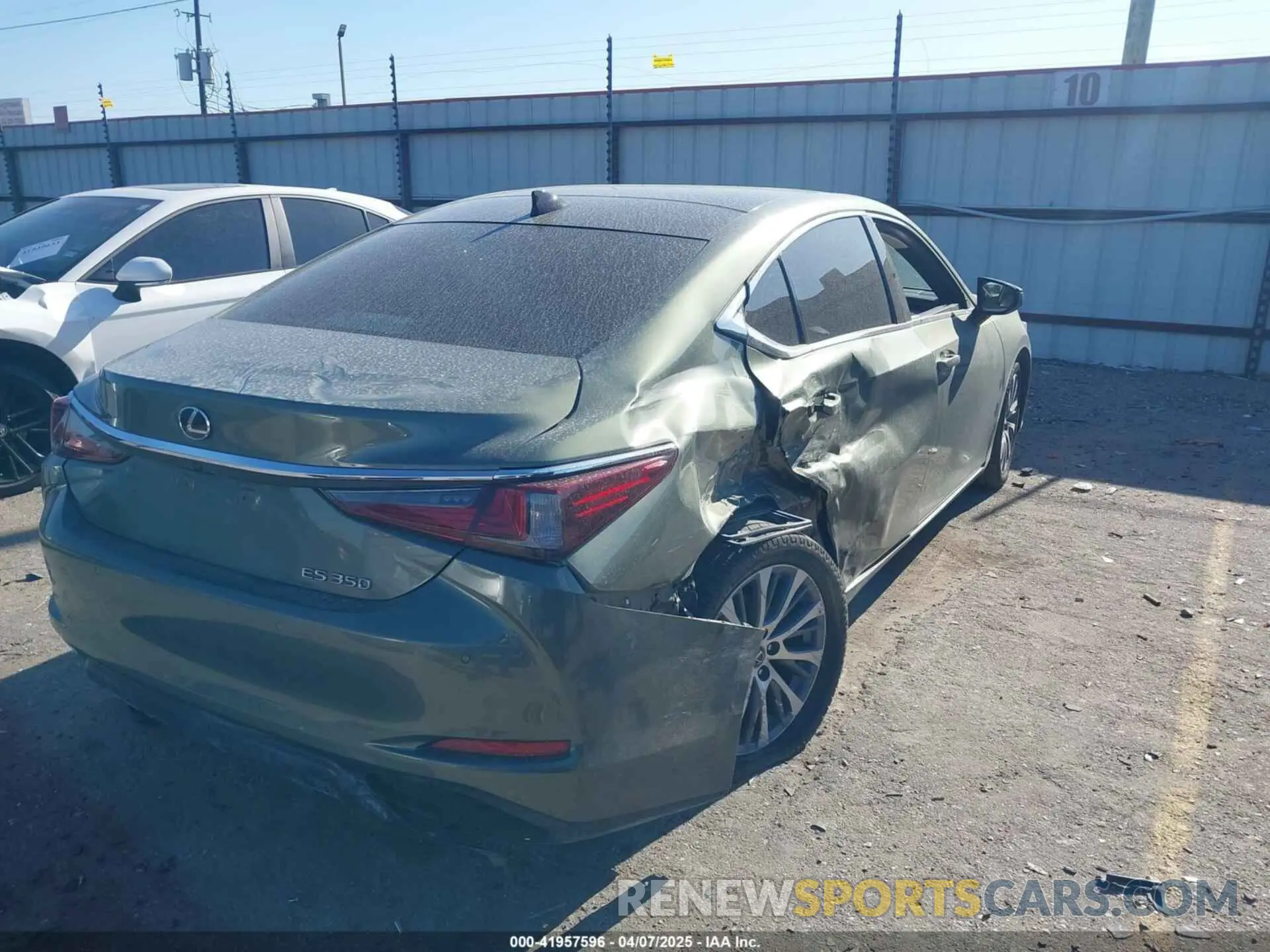 4 fotografías del automóvil dañado 58ABZ1B18KU016098 LEXUS ES 350 2019