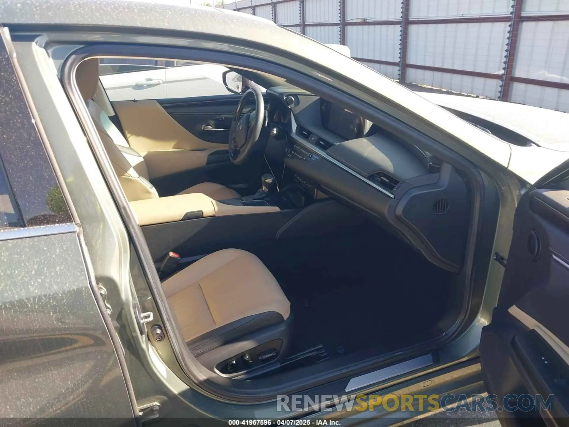5 fotografías del automóvil dañado 58ABZ1B18KU016098 LEXUS ES 350 2019