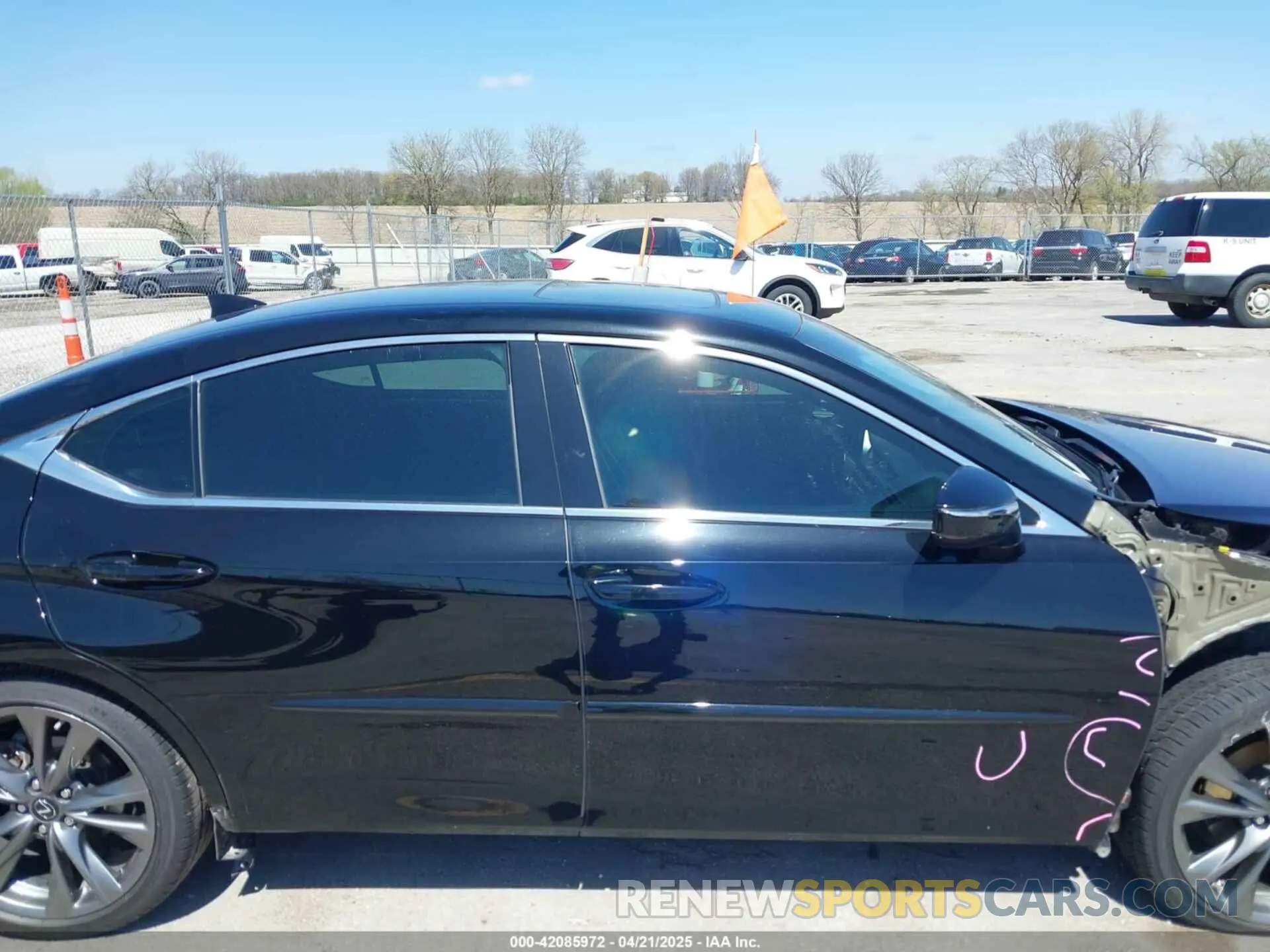 14 fotografías del automóvil dañado 58ABZ1B18KU027280 LEXUS ES 350 2019