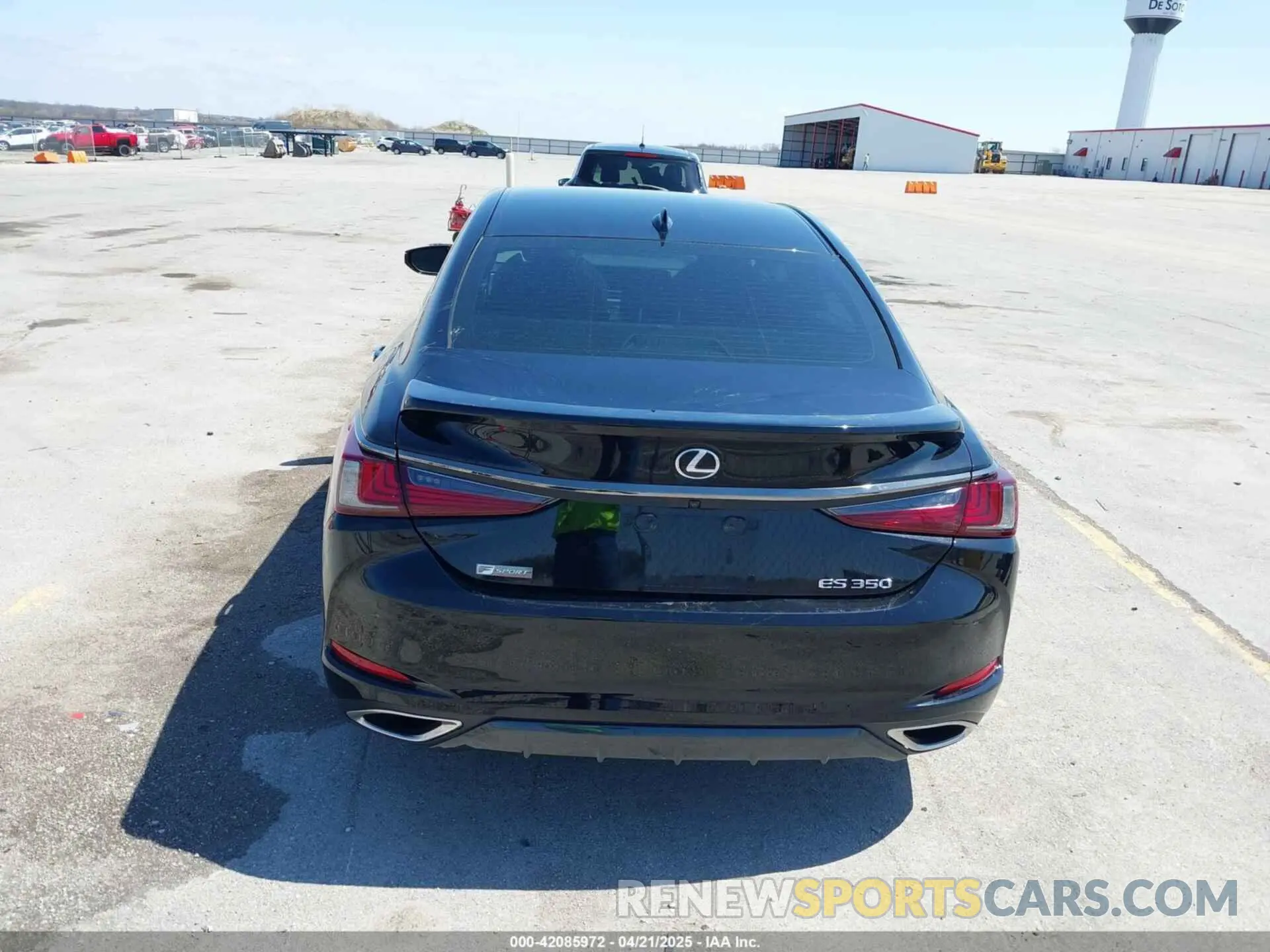 17 fotografías del automóvil dañado 58ABZ1B18KU027280 LEXUS ES 350 2019